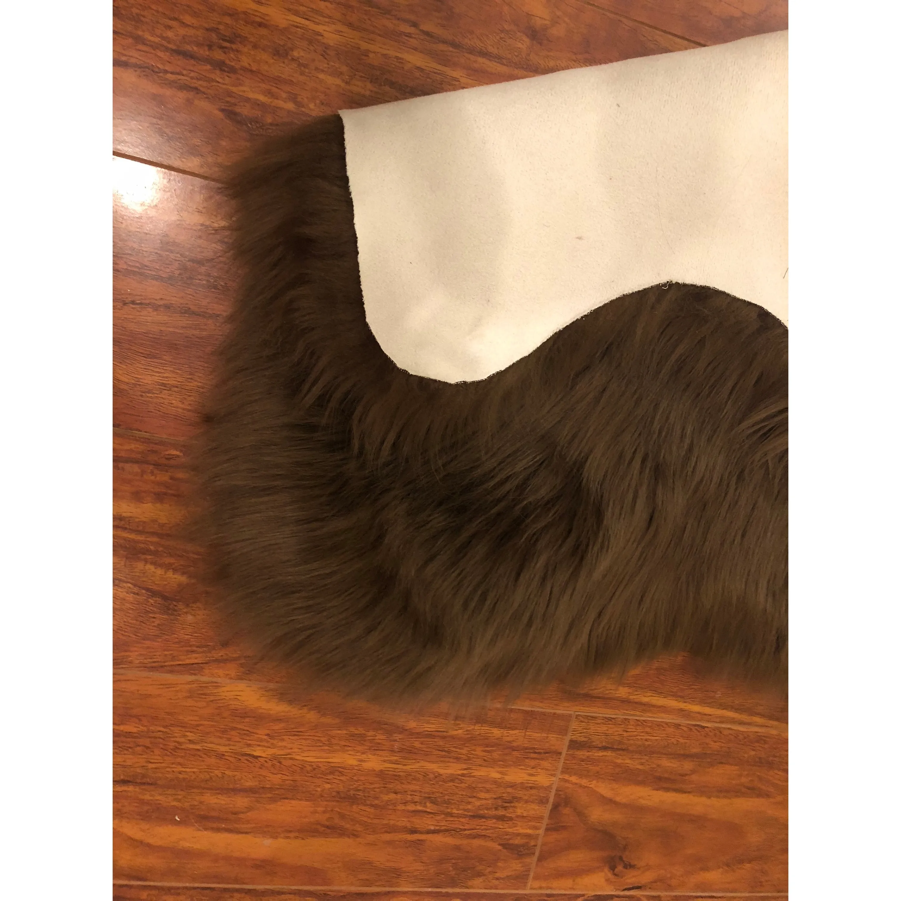 Silver Orchid Nansen Luxurious Faux Sheepskin Round Shag Area Rug