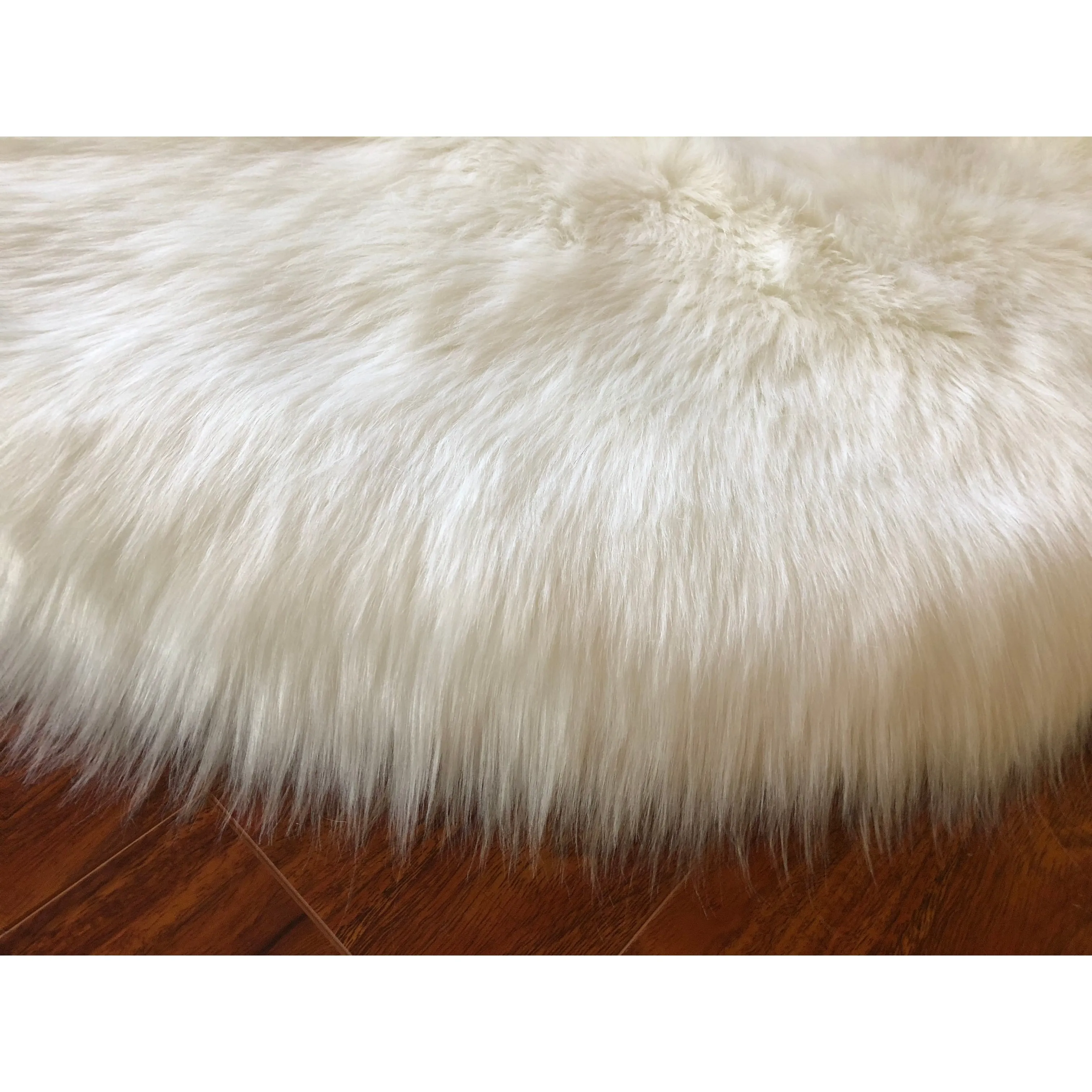 Silver Orchid Nansen Luxurious Faux Sheepskin Round Shag Area Rug