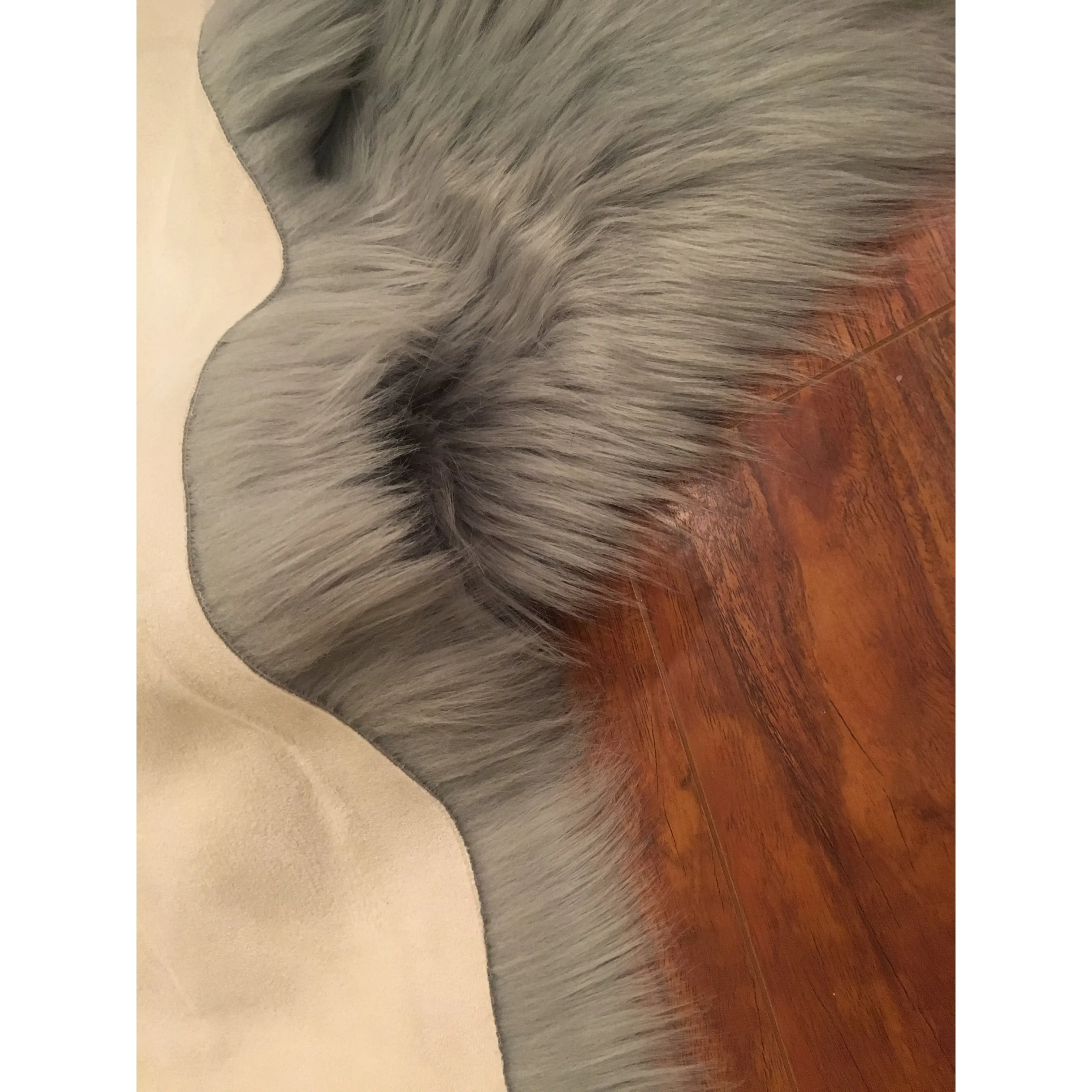 Silver Orchid Nansen Luxurious Faux Sheepskin Round Shag Area Rug