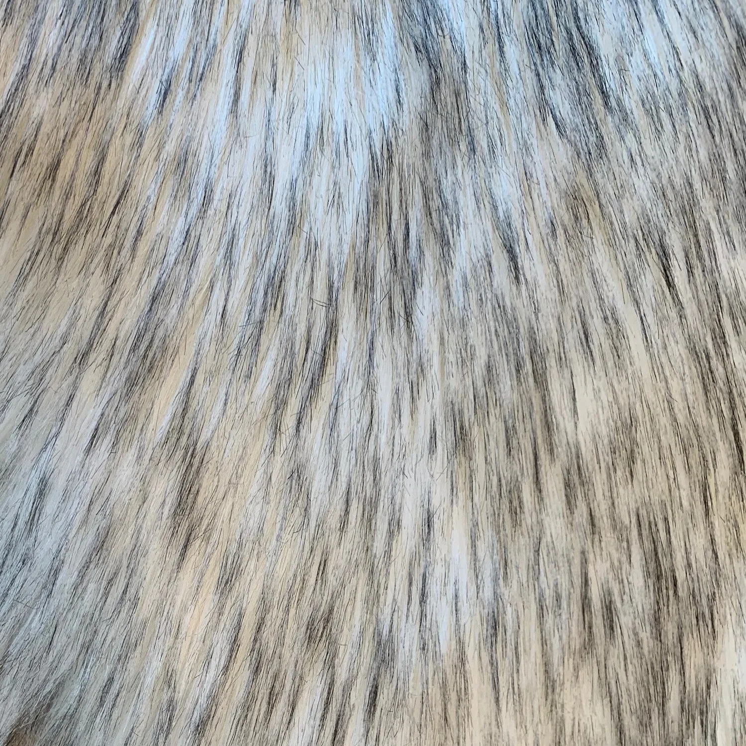 Silver Orchid Nansen Luxurious Faux Sheepskin Round Shag Area Rug