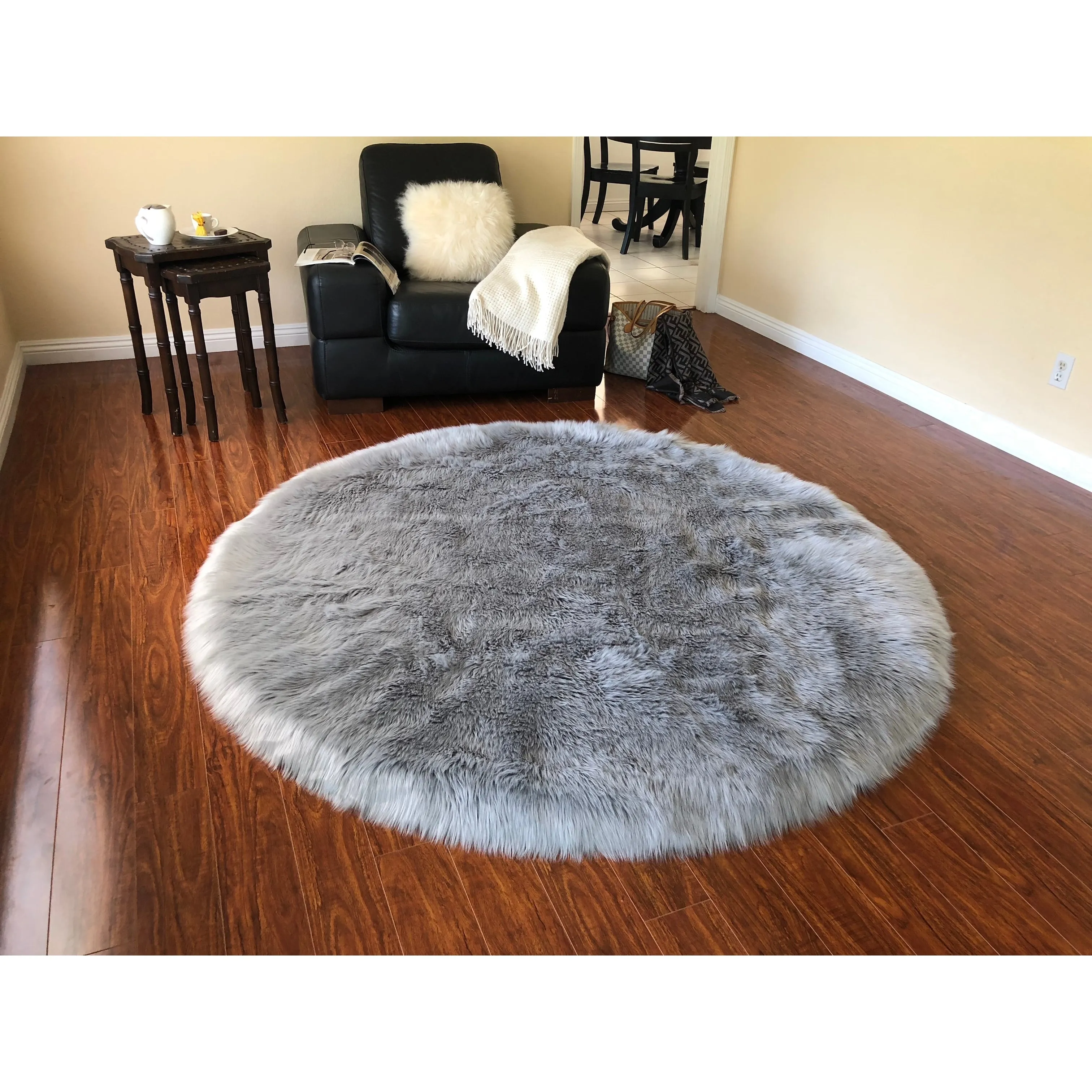 Silver Orchid Nansen Luxurious Faux Sheepskin Round Shag Area Rug