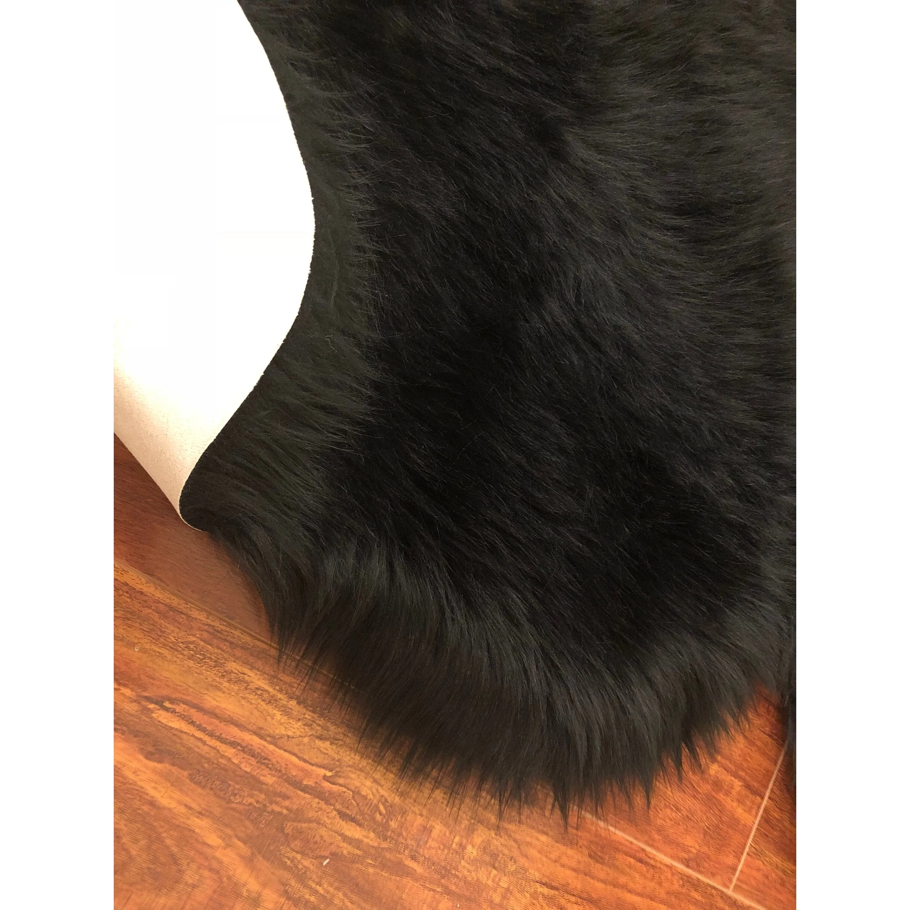 Silver Orchid Nansen Luxurious Faux Sheepskin Round Shag Area Rug