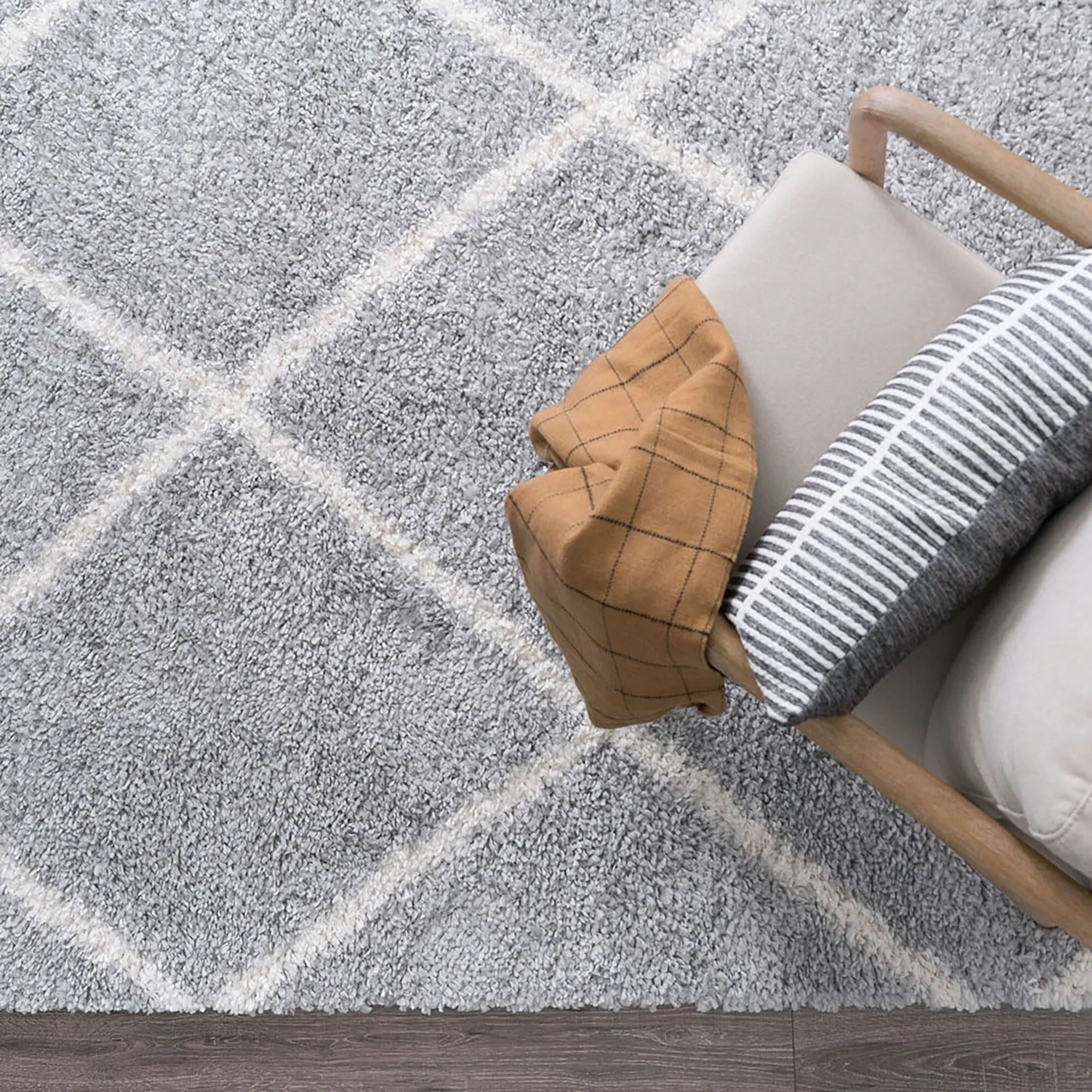 Sohni Shag Farmhouse Diamond Indoor Area Rug