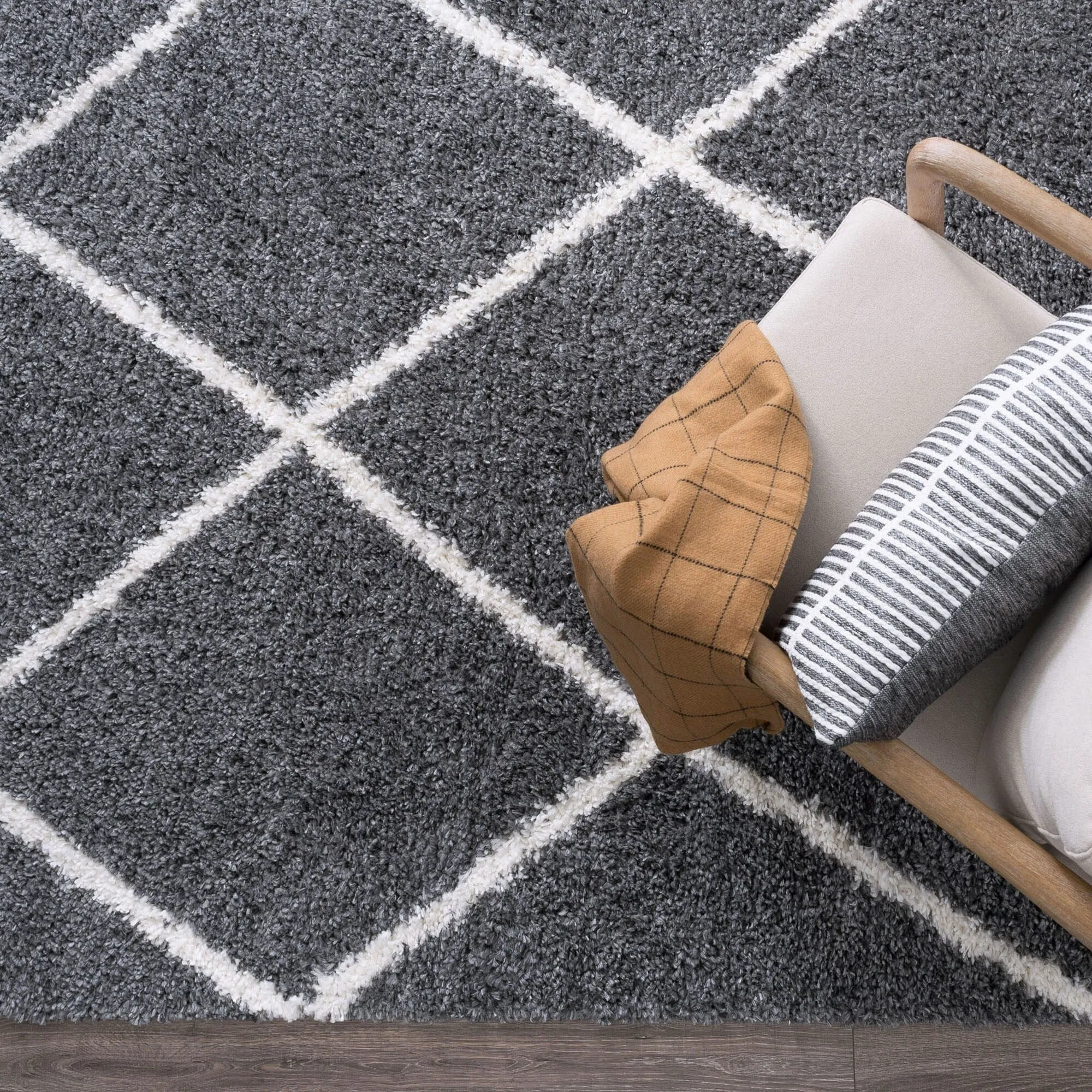 Sohni Shag Farmhouse Diamond Indoor Area Rug