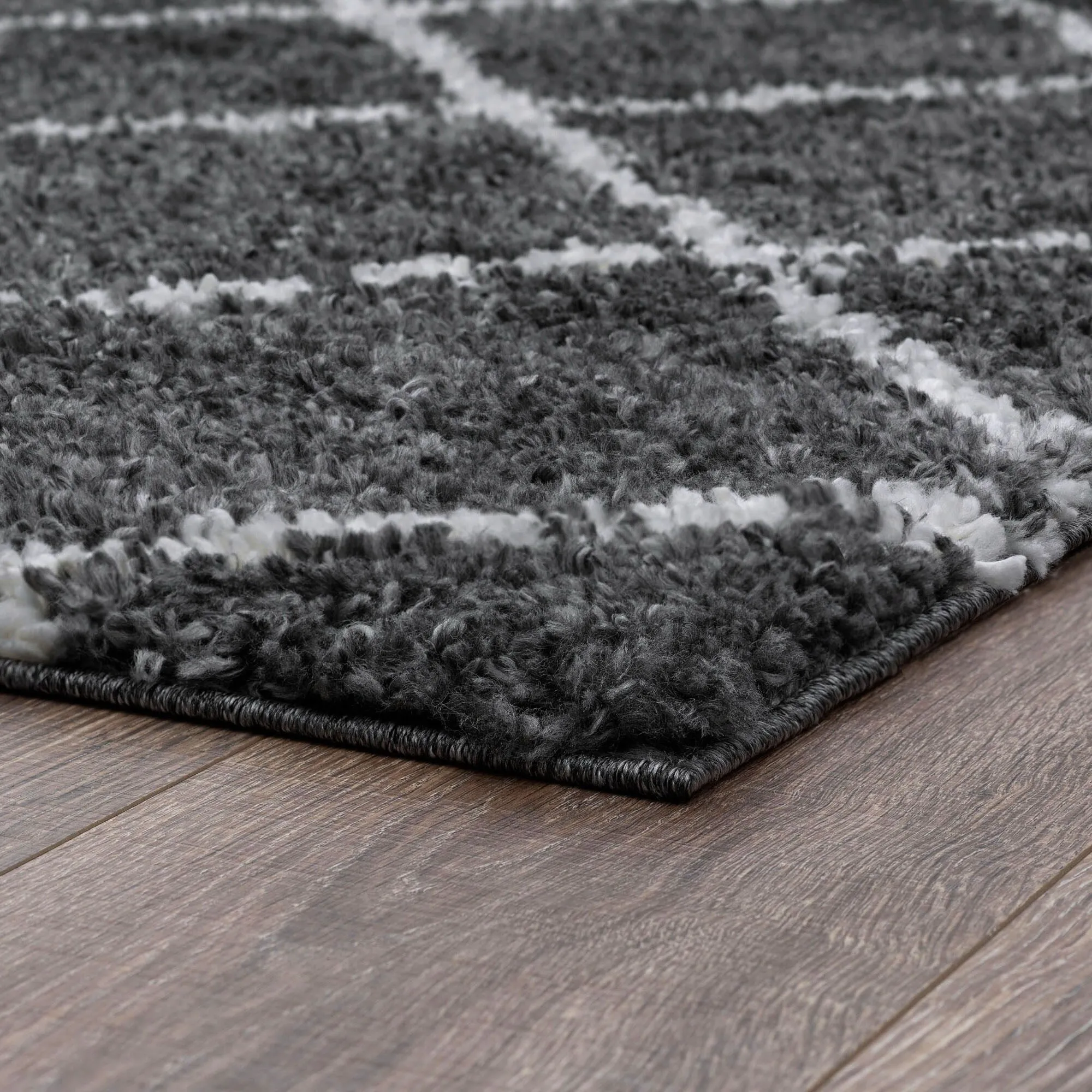 Sohni Shag Farmhouse Diamond Indoor Area Rug