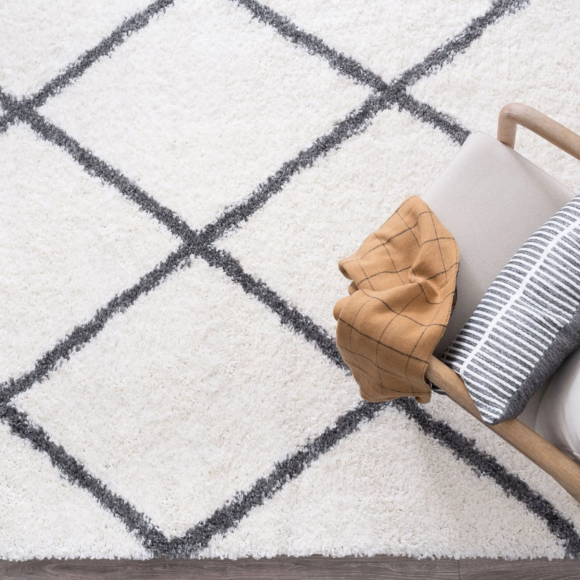 Sohni Shag Farmhouse Diamond Indoor Area Rug