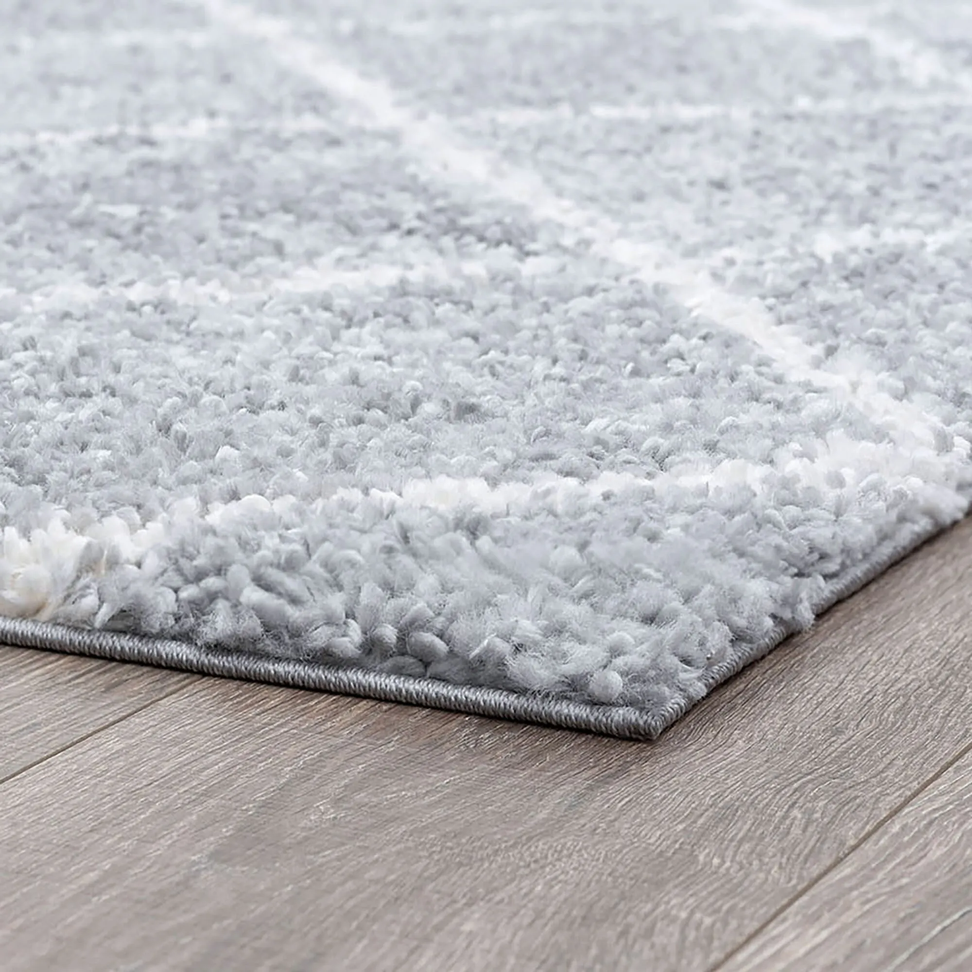 Sohni Shag Farmhouse Diamond Indoor Area Rug
