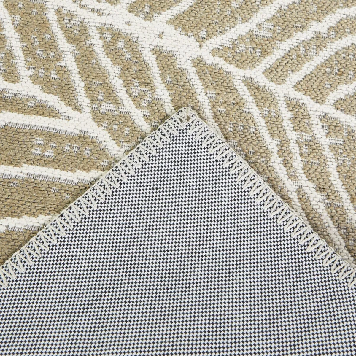 Sonia Tropical Leaf Indoor/Outdoor Area Rug