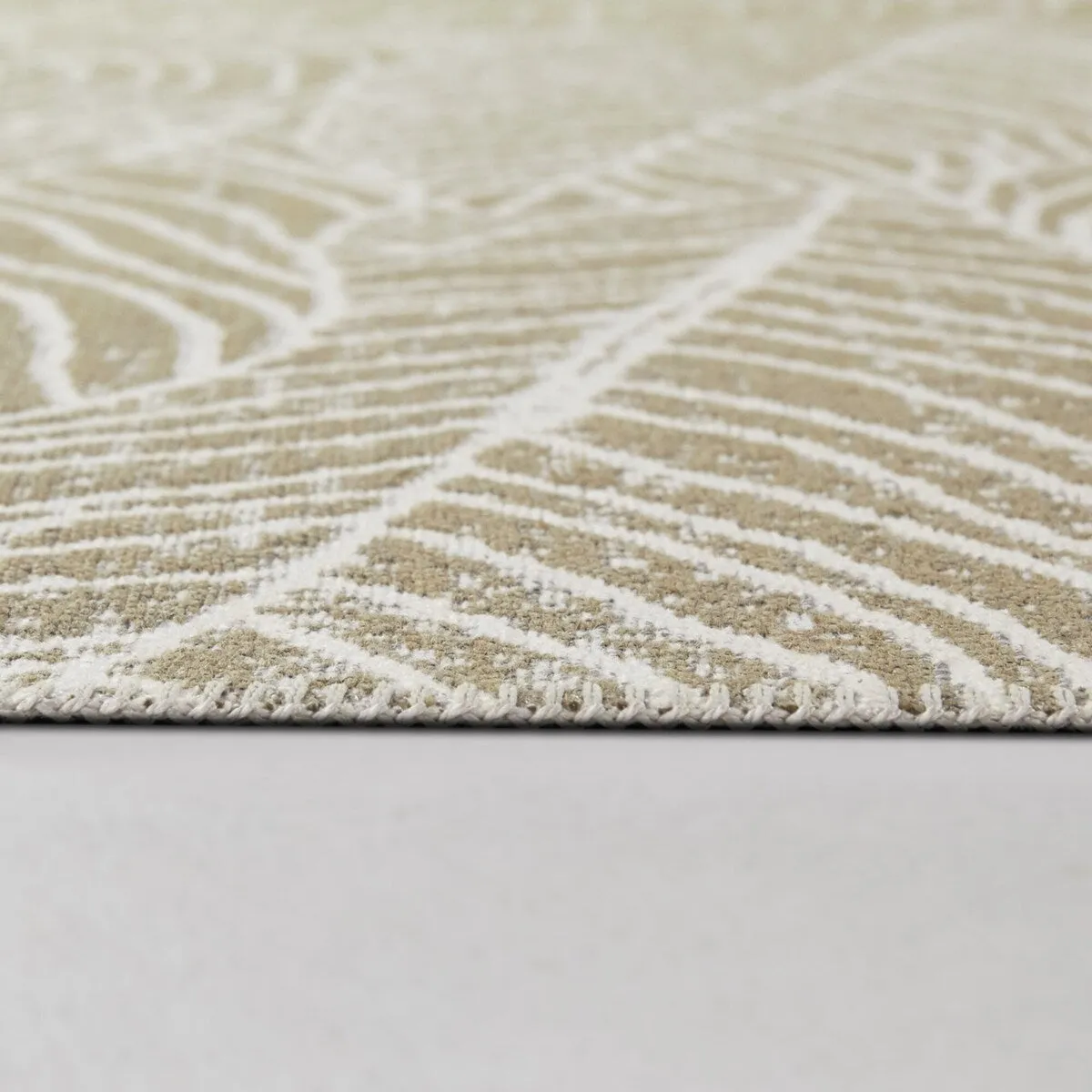 Sonia Tropical Leaf Indoor/Outdoor Area Rug