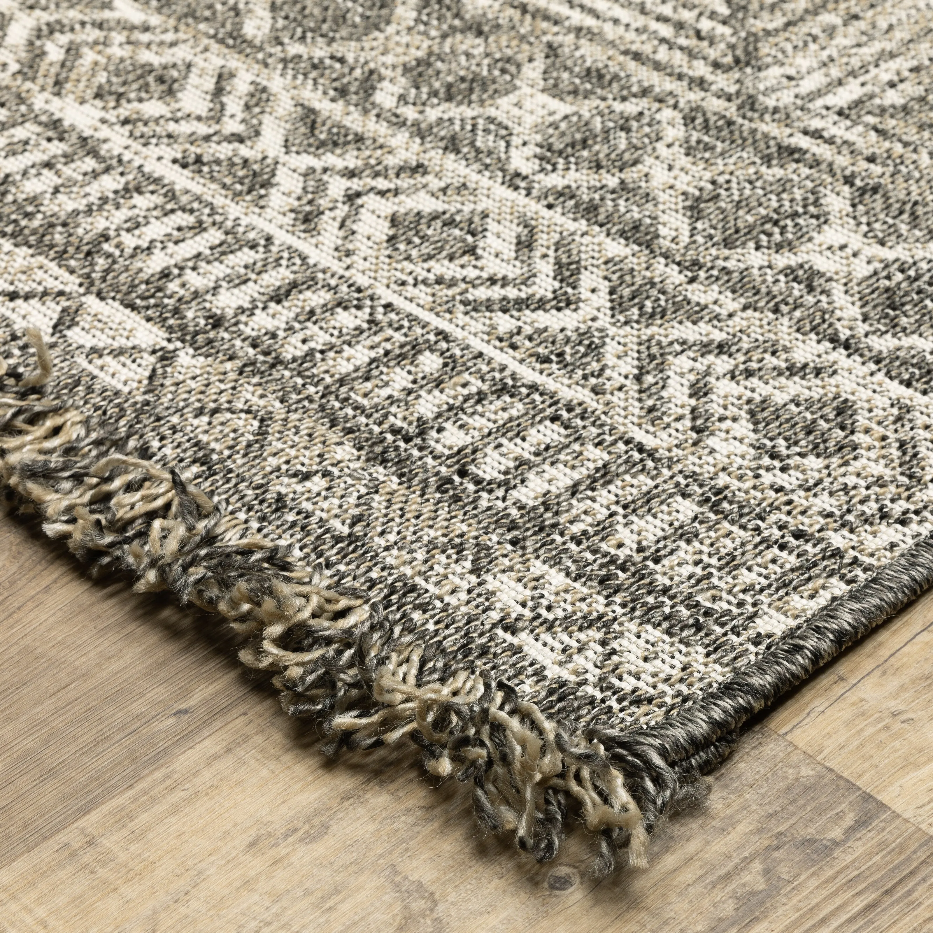 Style Haven Grayton Tribal Inspired Beige/ Black Indoor-Outdoor Fringe Edge Rug