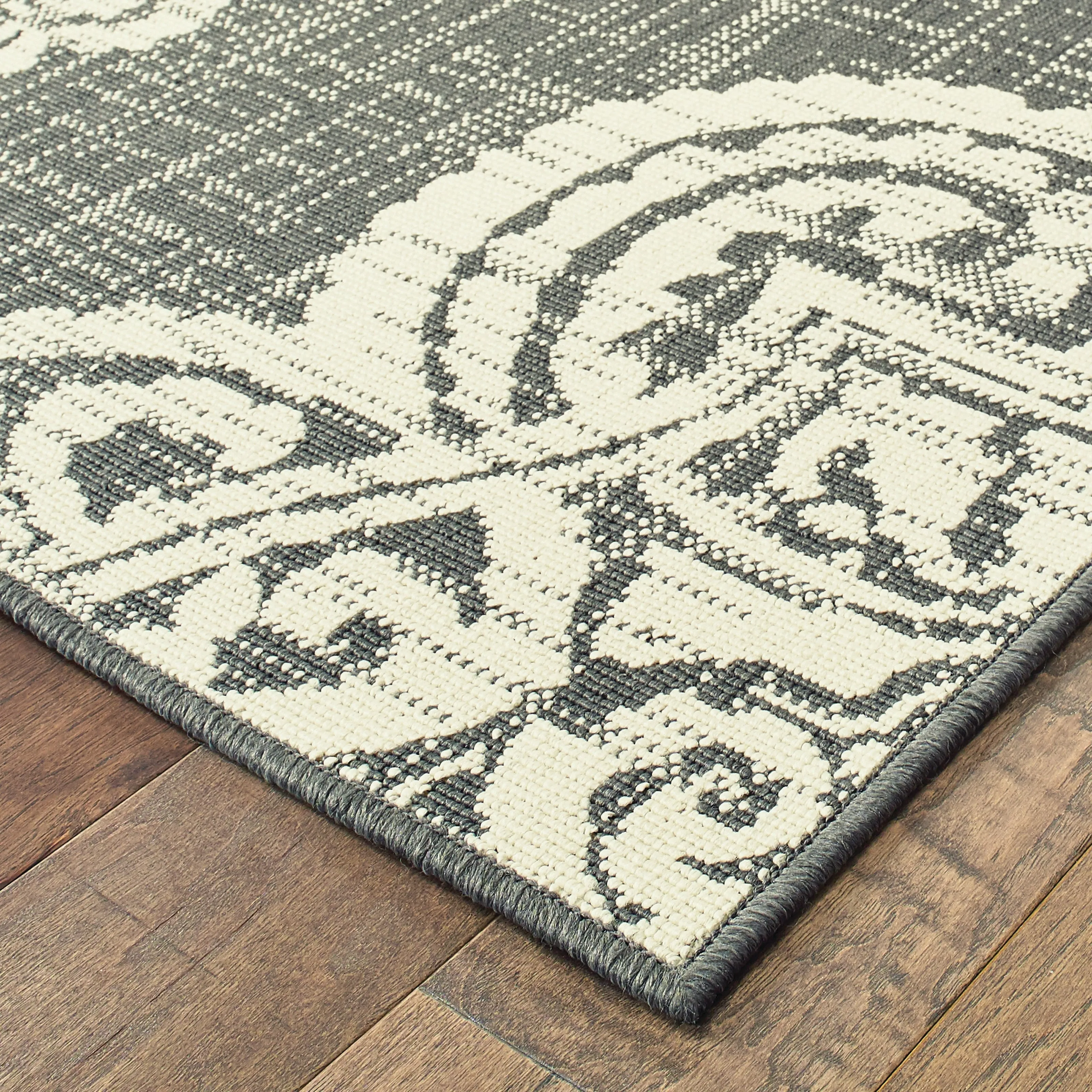 Style Haven Marianna Center Medallion Loop Pile Indoor Outdoor Rug