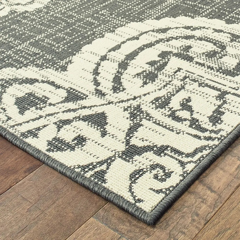 Style Haven Marianna Center Medallion Loop Pile Indoor Outdoor Rug