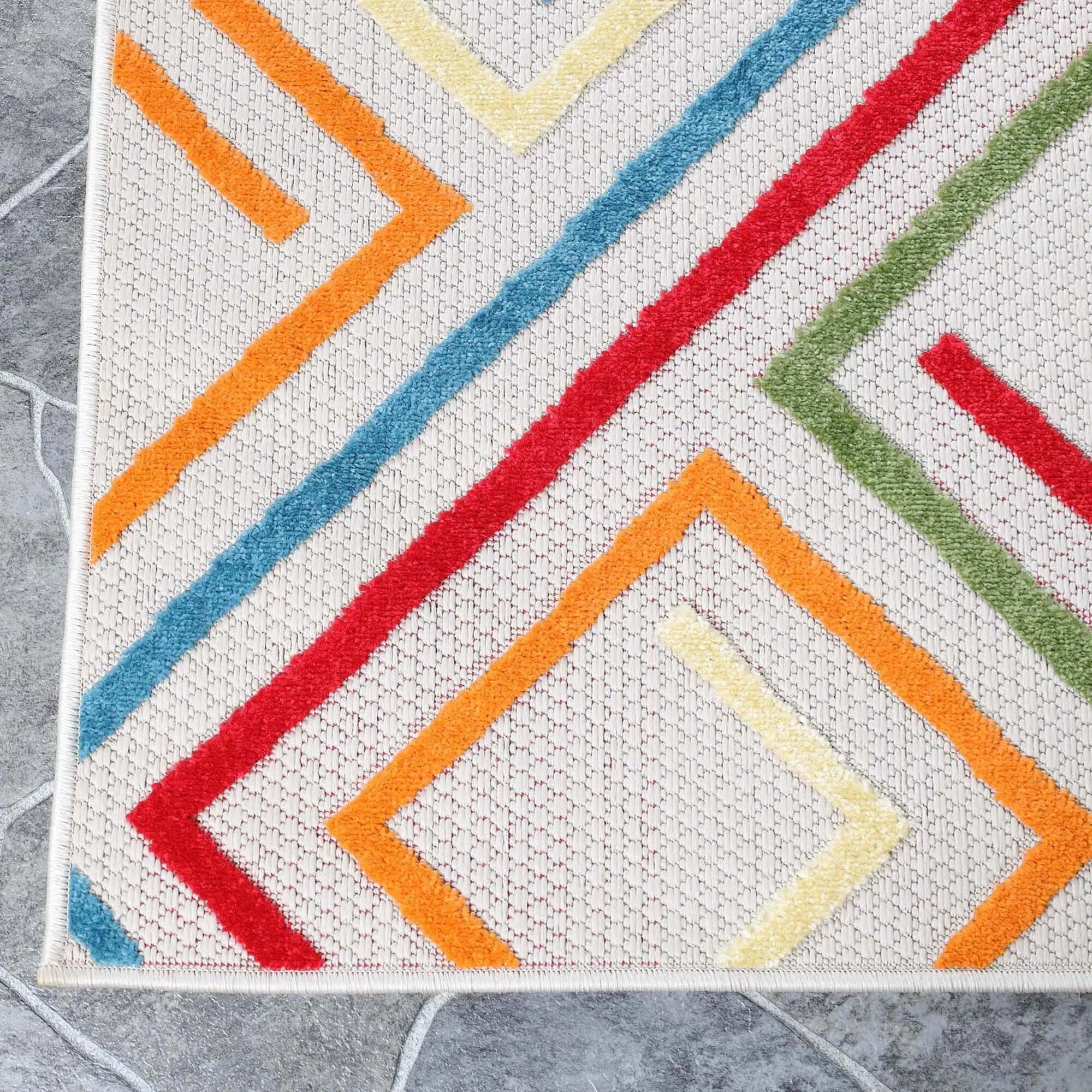 Superior Ares Modern Geometric Diamond Indoor Outdoor Area Rug