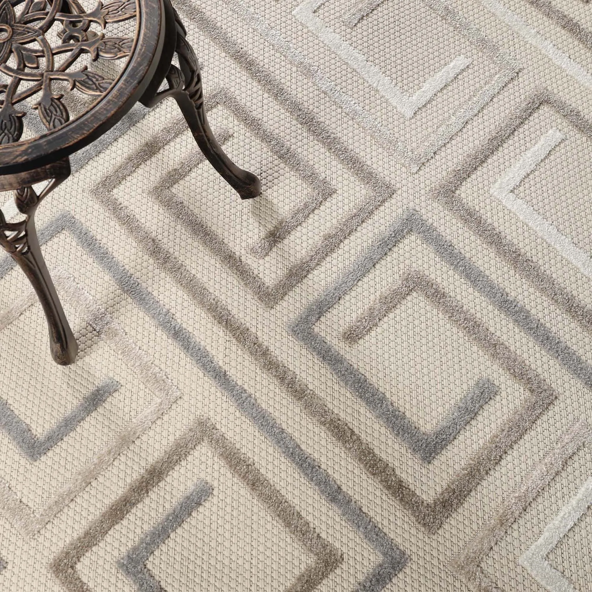 Superior Ares Modern Geometric Diamond Indoor Outdoor Area Rug