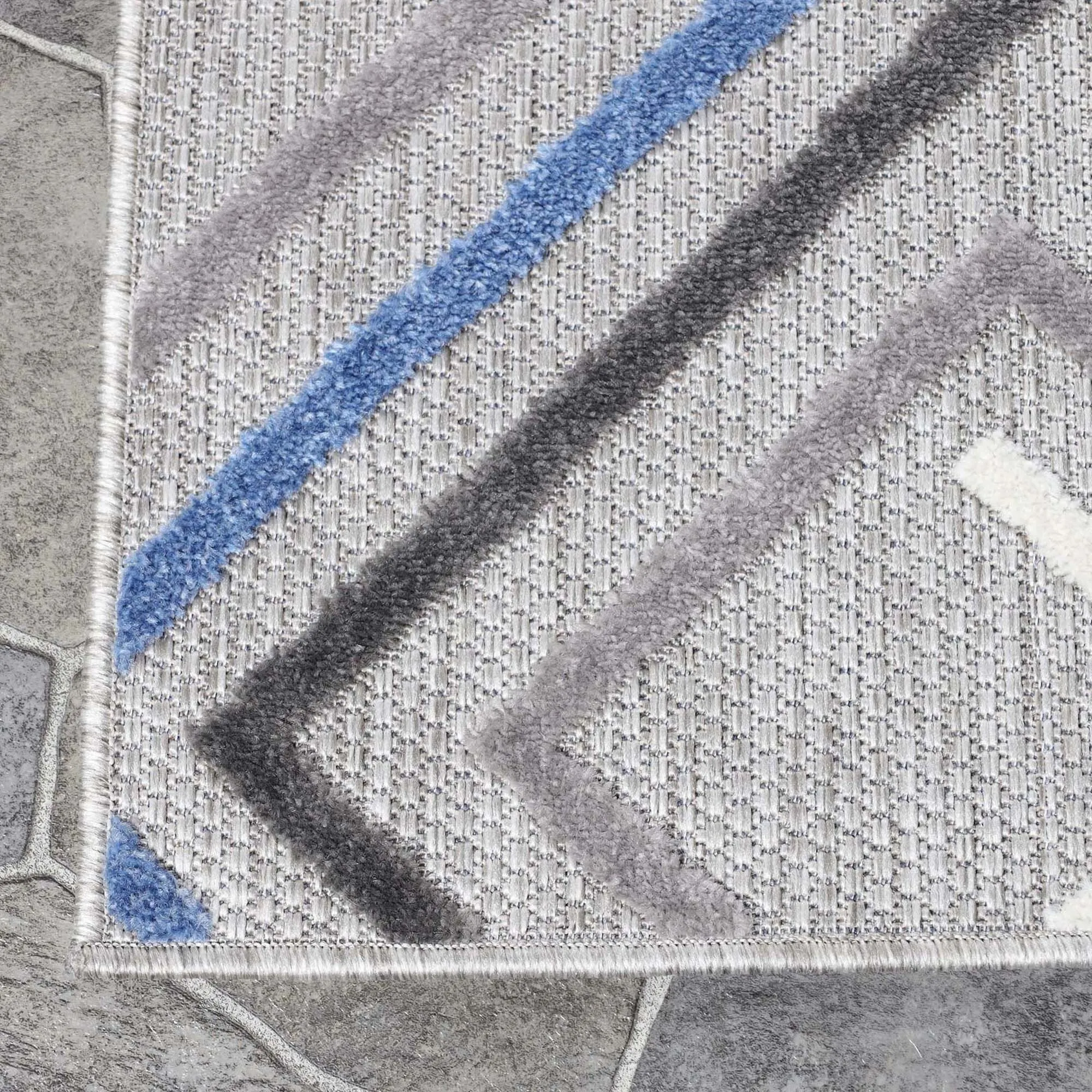 Superior Ares Modern Geometric Diamond Indoor Outdoor Area Rug