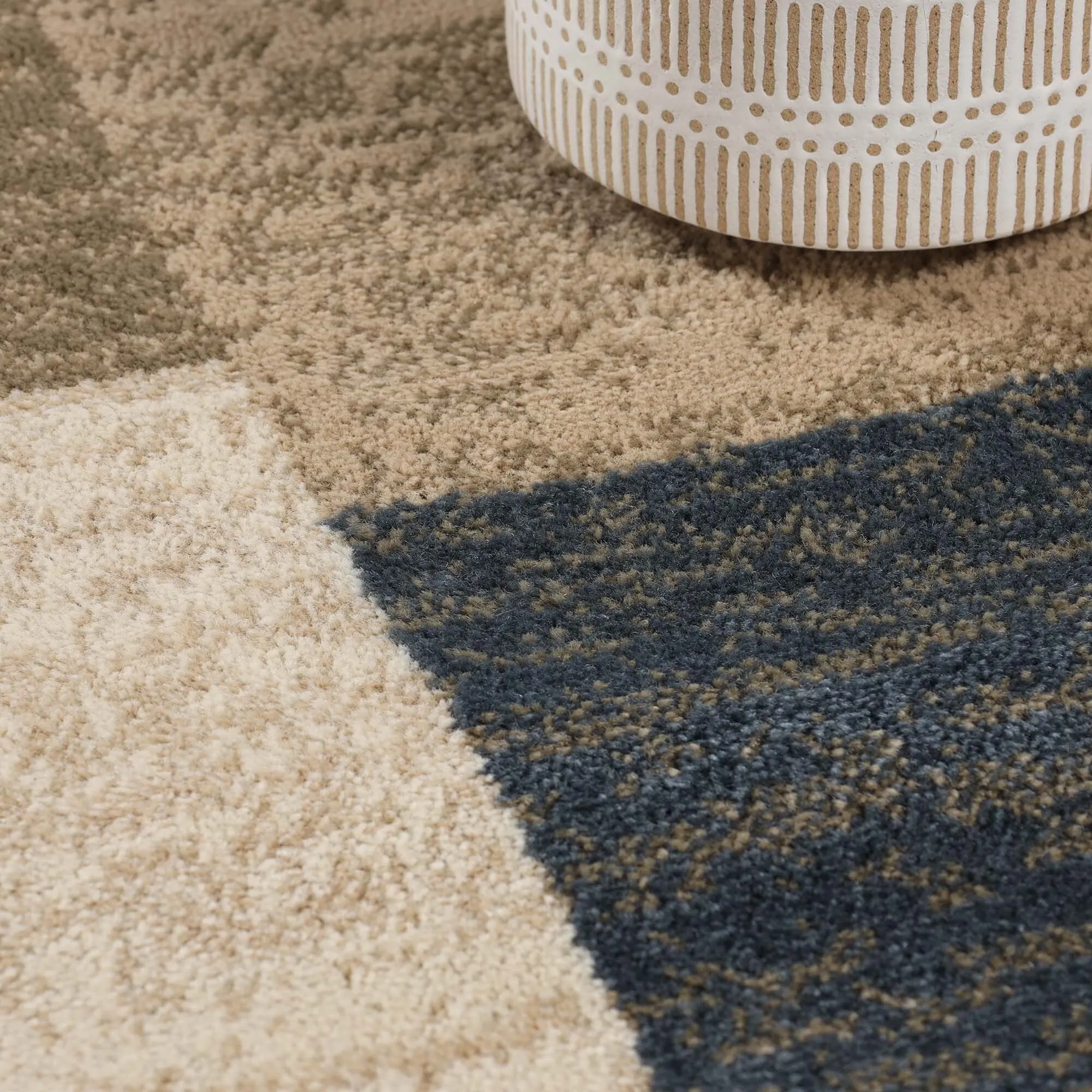 Superior Clifton Geometric Modern Indoor Area Rug