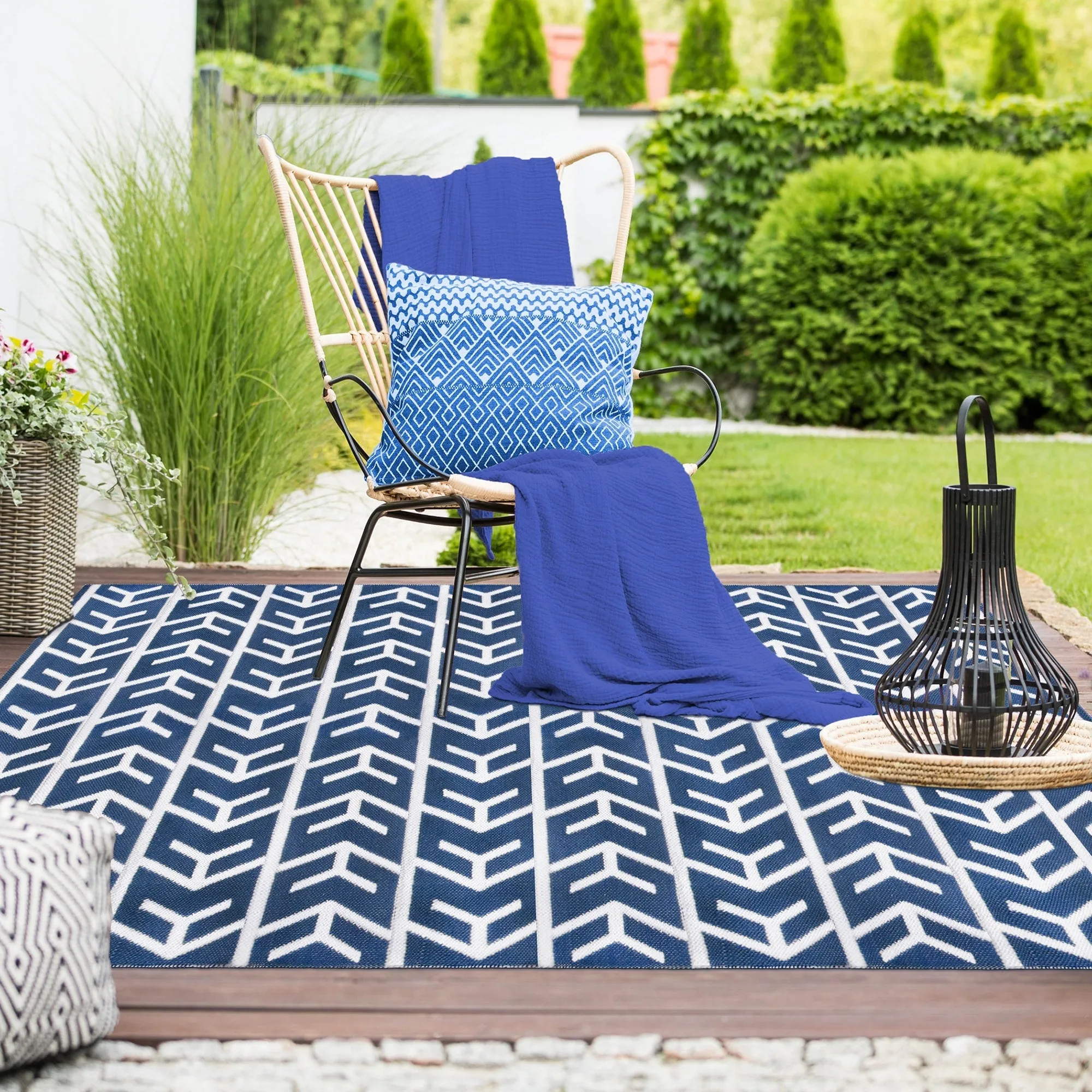 Superior Contemporary Arrow Indoor Outdoor Area Rug