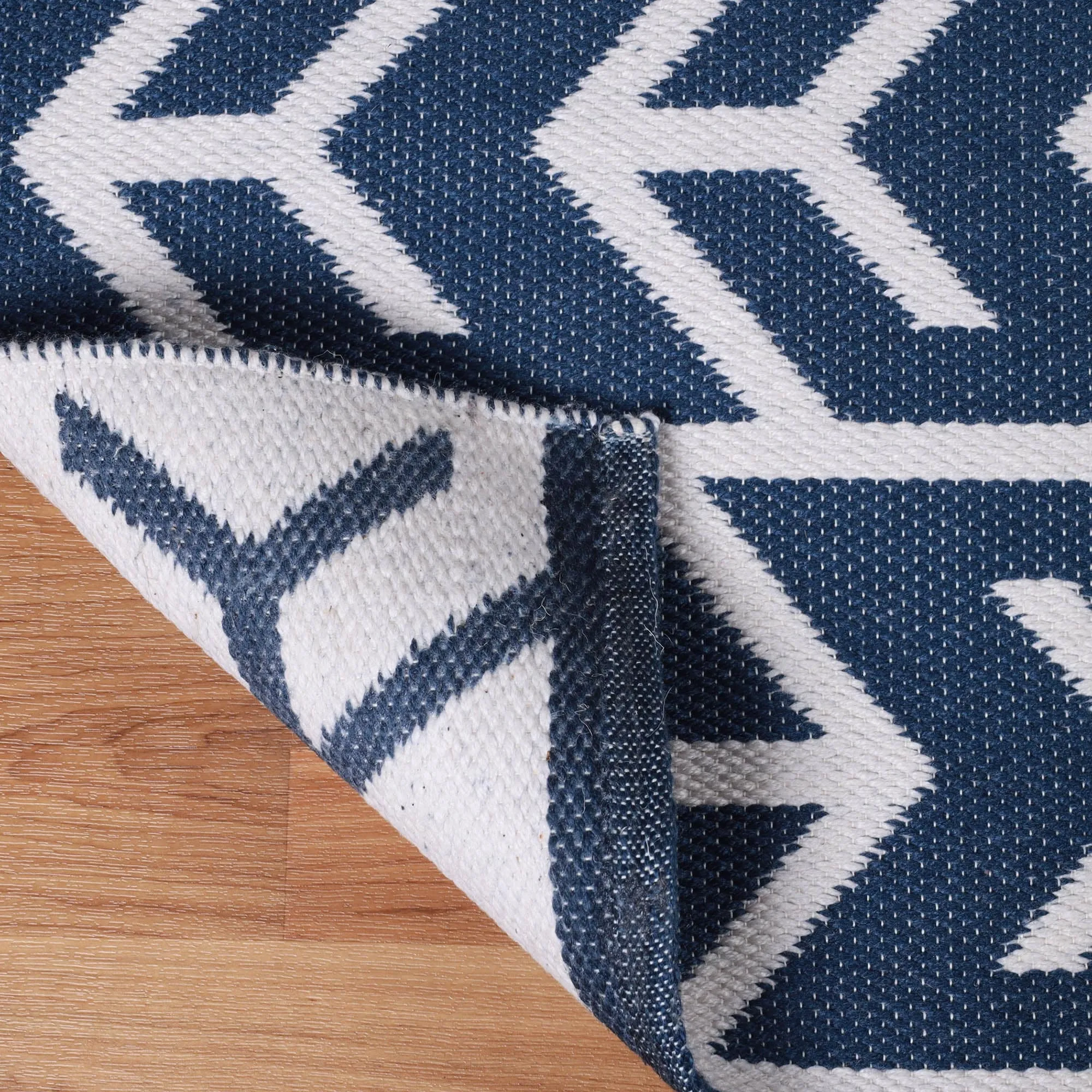 Superior Contemporary Arrow Indoor Outdoor Area Rug
