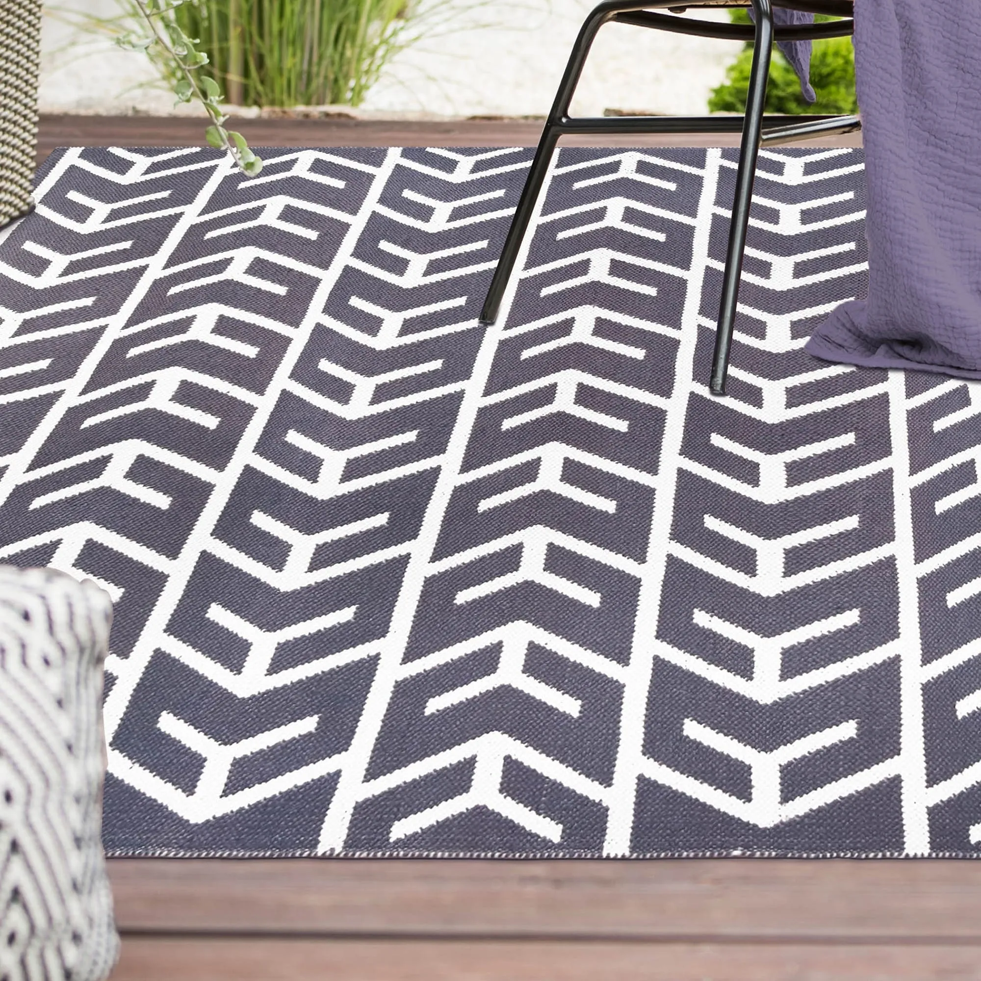 Superior Contemporary Arrow Indoor Outdoor Area Rug