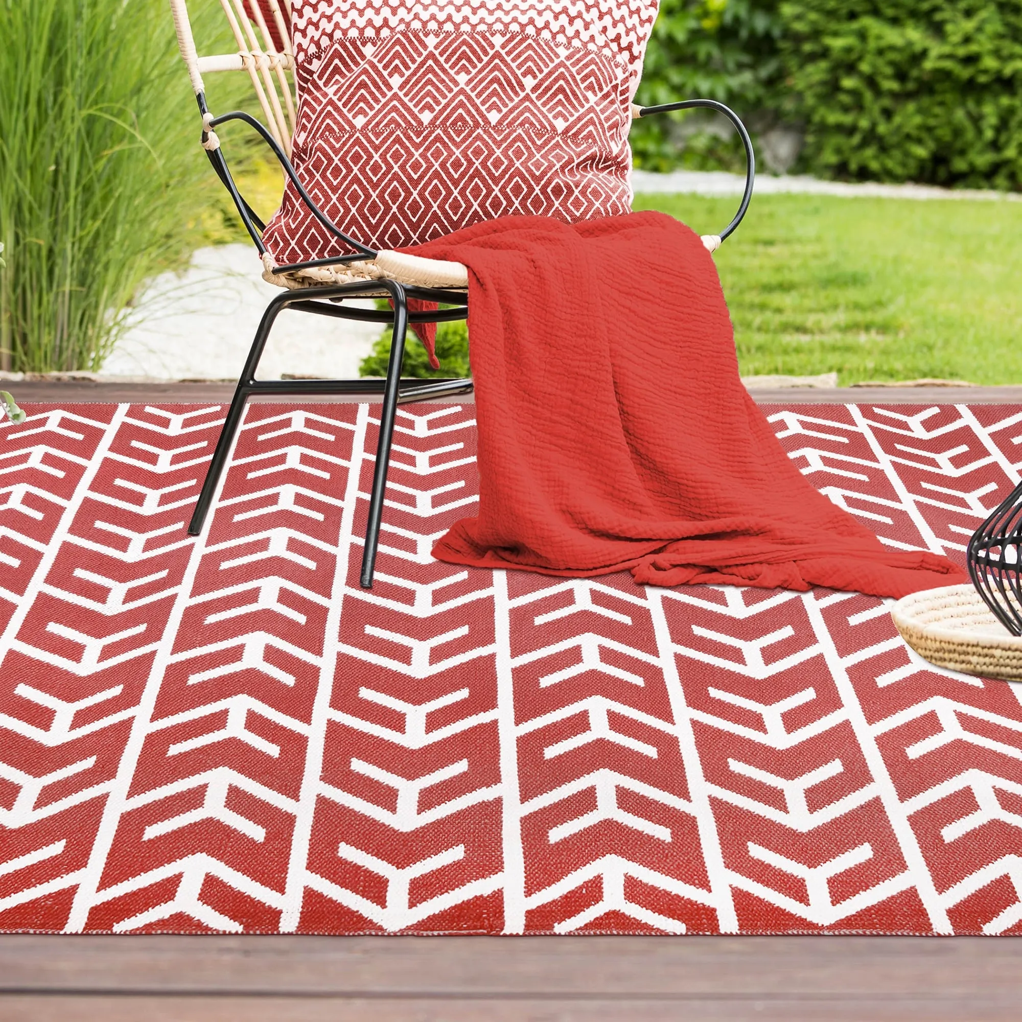 Superior Contemporary Arrow Indoor Outdoor Area Rug