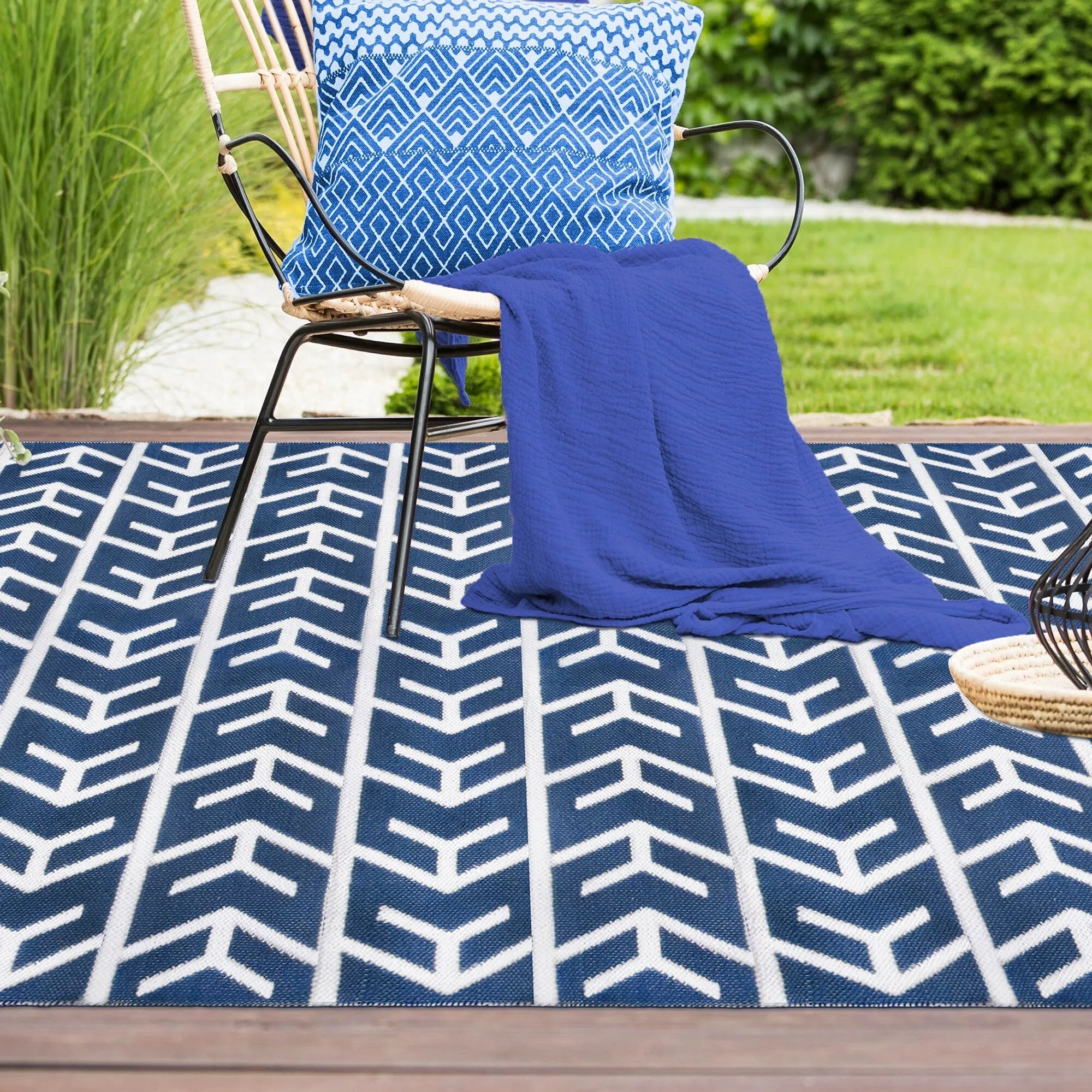 Superior Contemporary Arrow Indoor Outdoor Area Rug