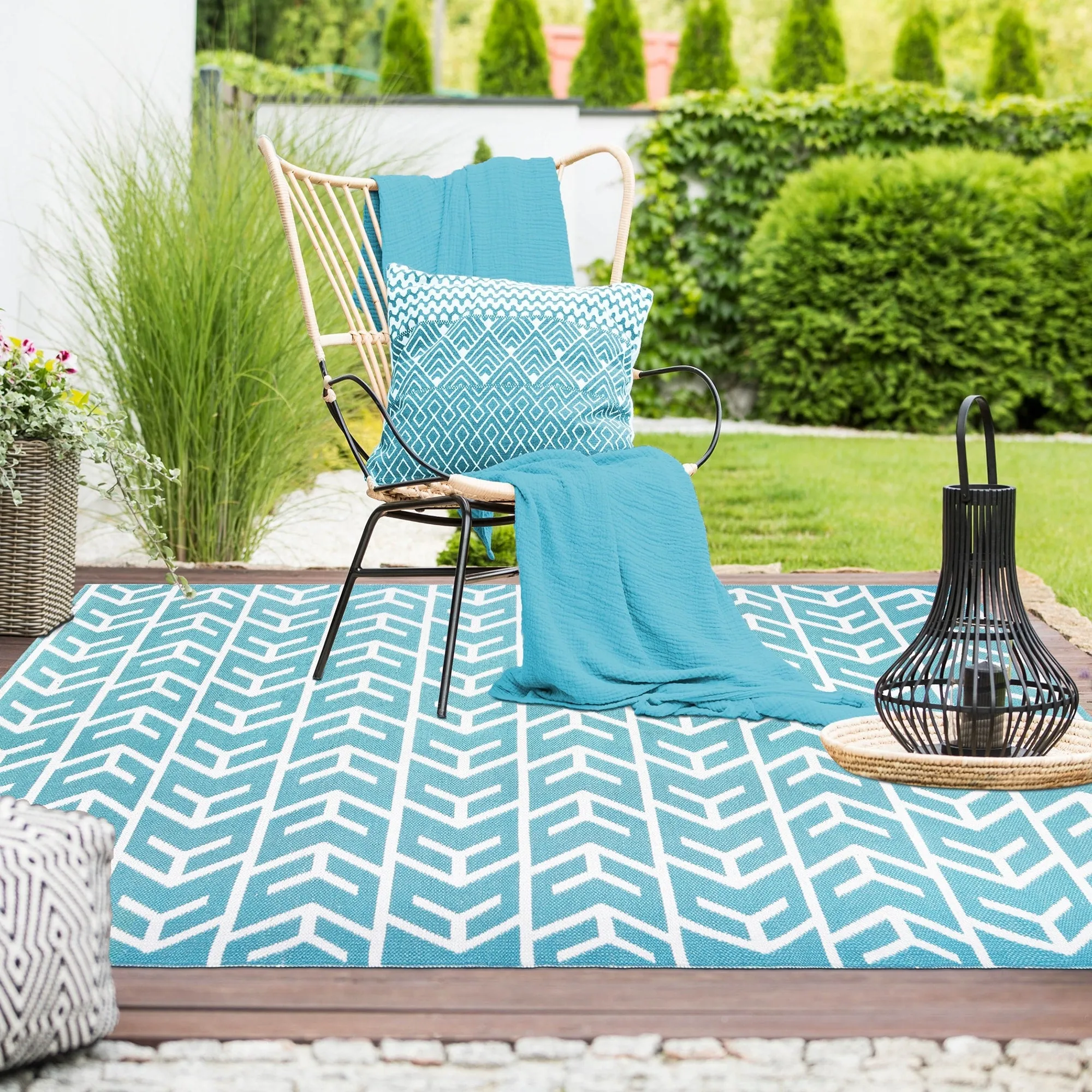 Superior Contemporary Arrow Indoor Outdoor Area Rug