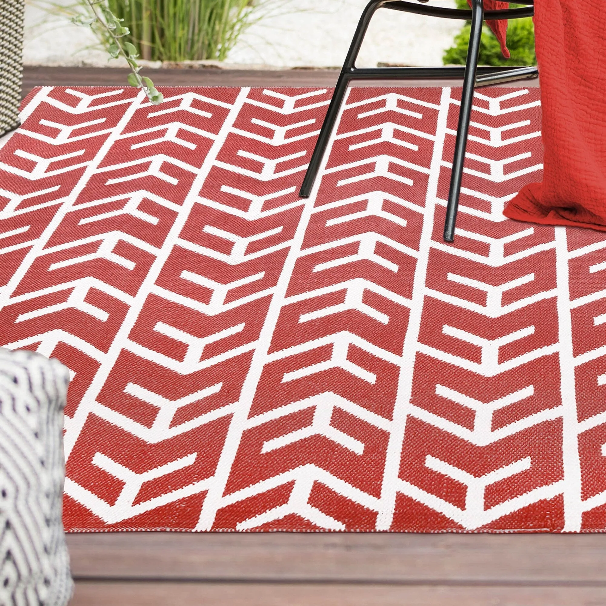 Superior Contemporary Arrow Indoor Outdoor Area Rug