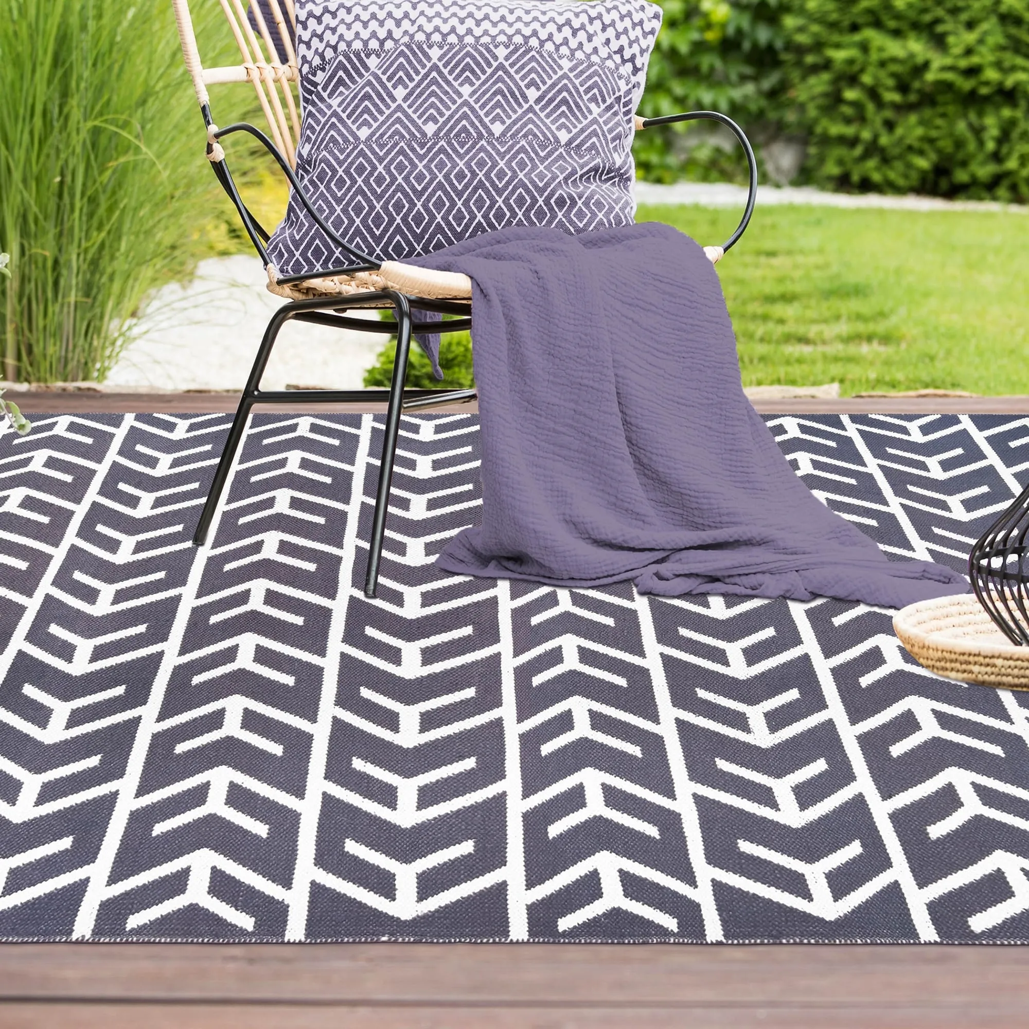 Superior Contemporary Arrow Indoor Outdoor Area Rug
