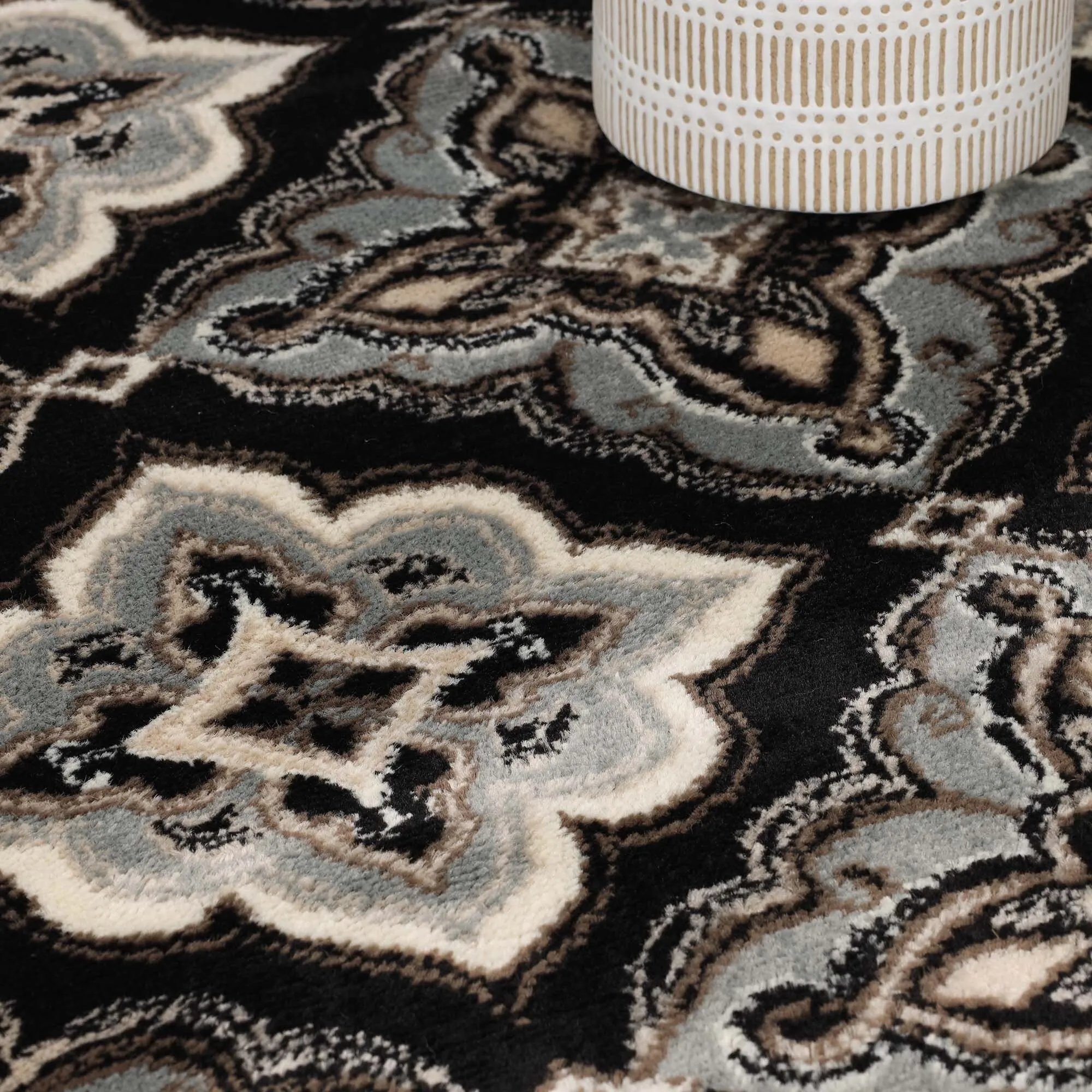 Superior Crawford Modern Medallion Indoor Runner or Area Rug