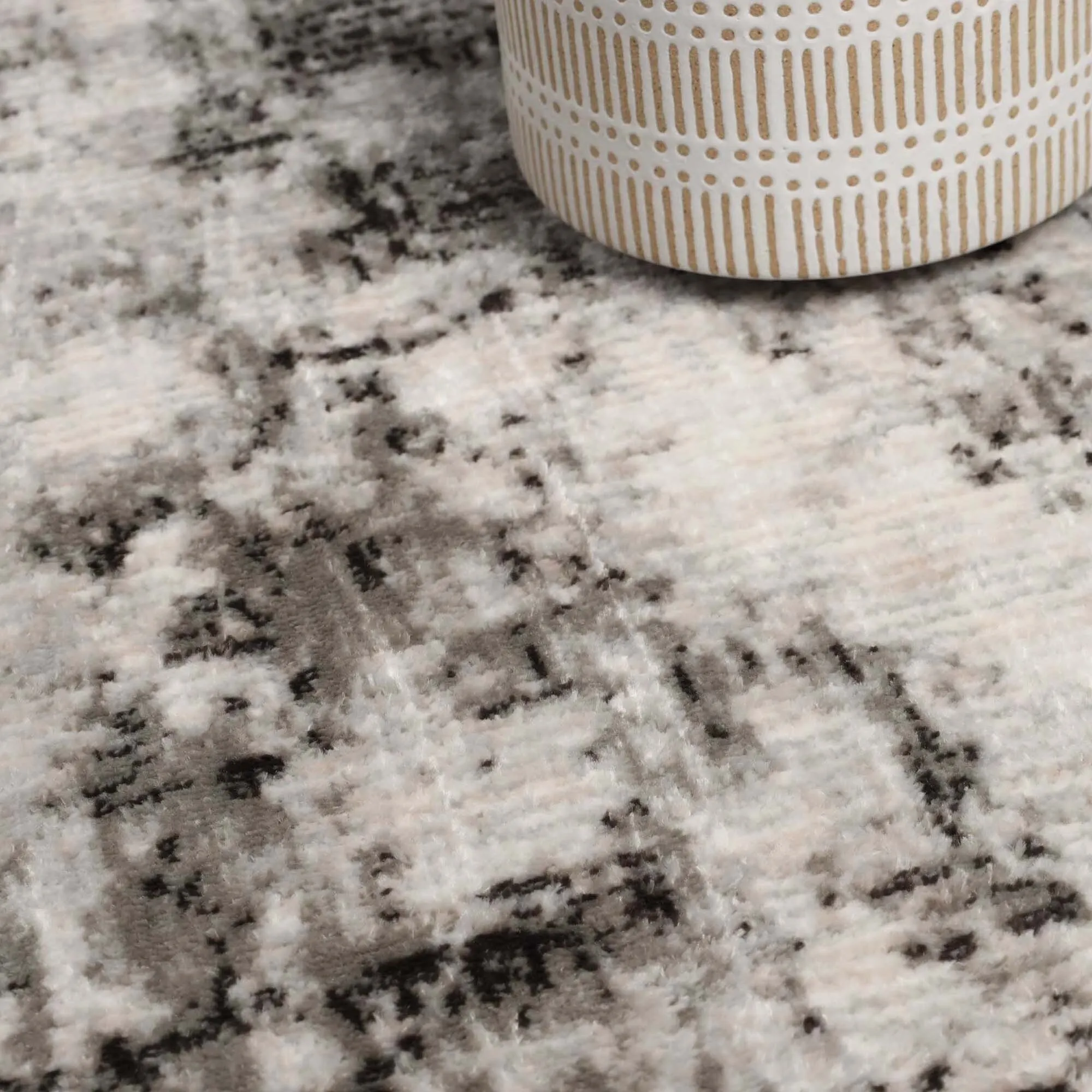 Superior Euphemia Distressed Abstract Indoor Runner or Area Rug