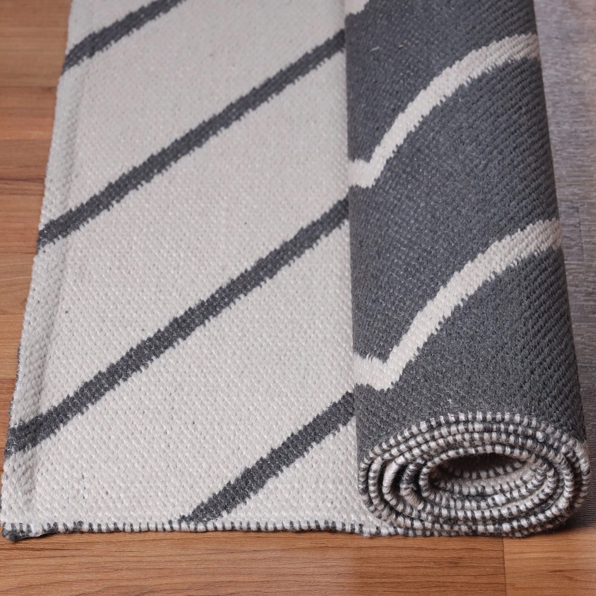 Superior Modern Chevron Zig-Zag Indoor Outdoor Area Rug