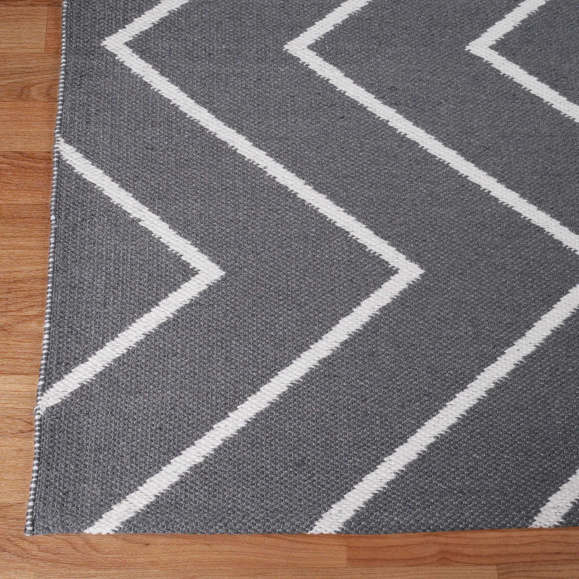 Superior Modern Chevron Zig-Zag Indoor Outdoor Area Rug