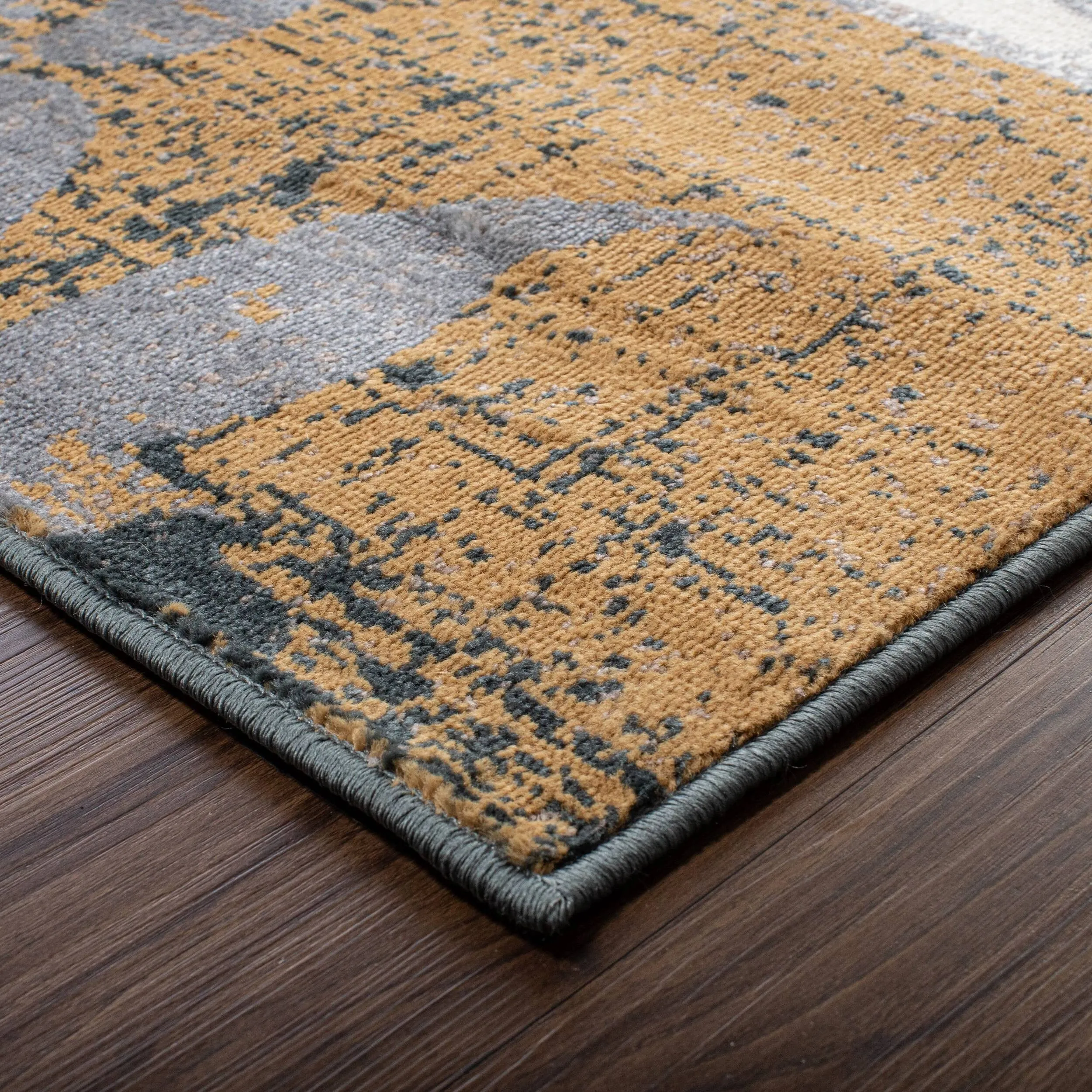 Superior Pastiche Contemporary Floral Patchwork Indoor Runner or Area Rug