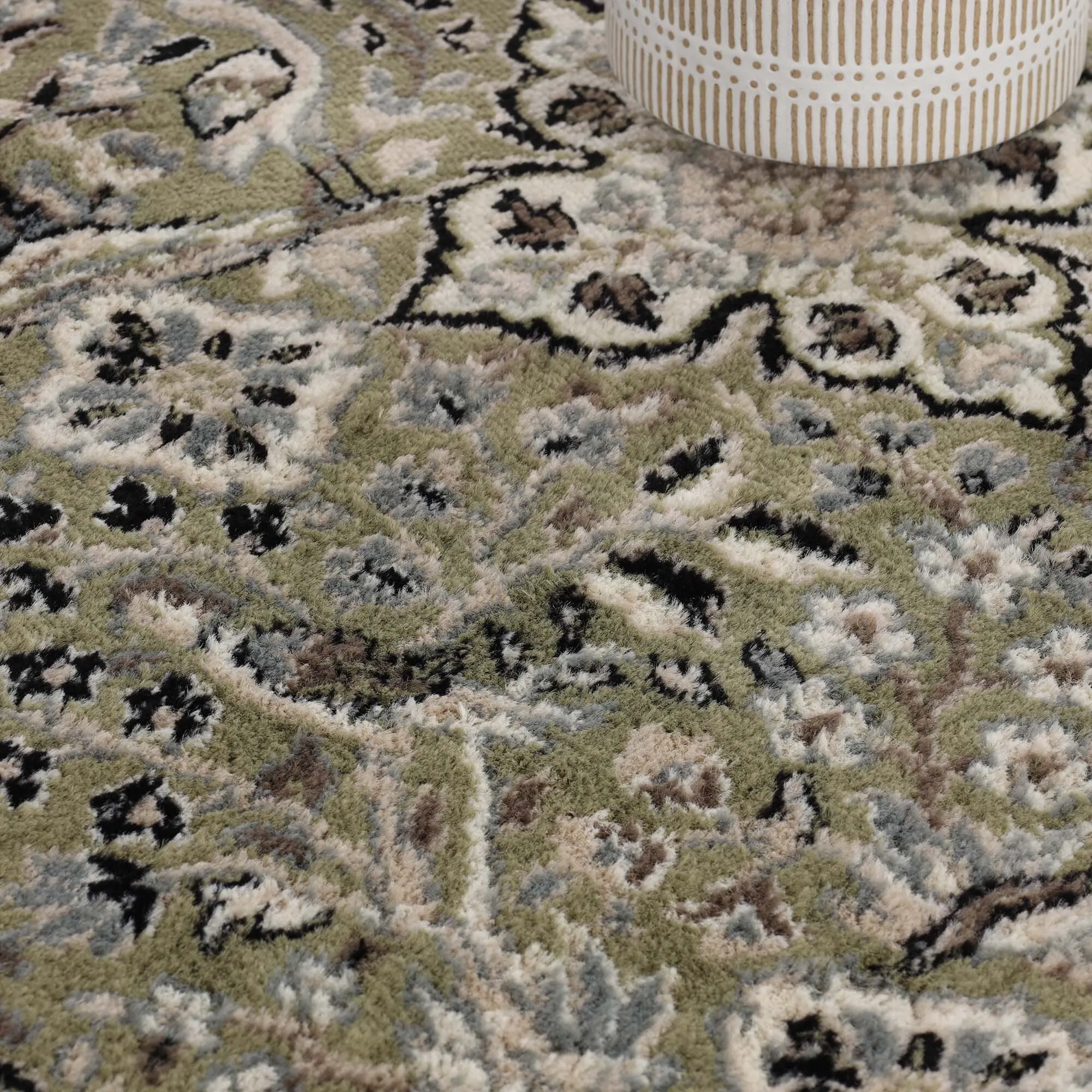 Superior Radcliffe Classic Floral Medallion Area Rug