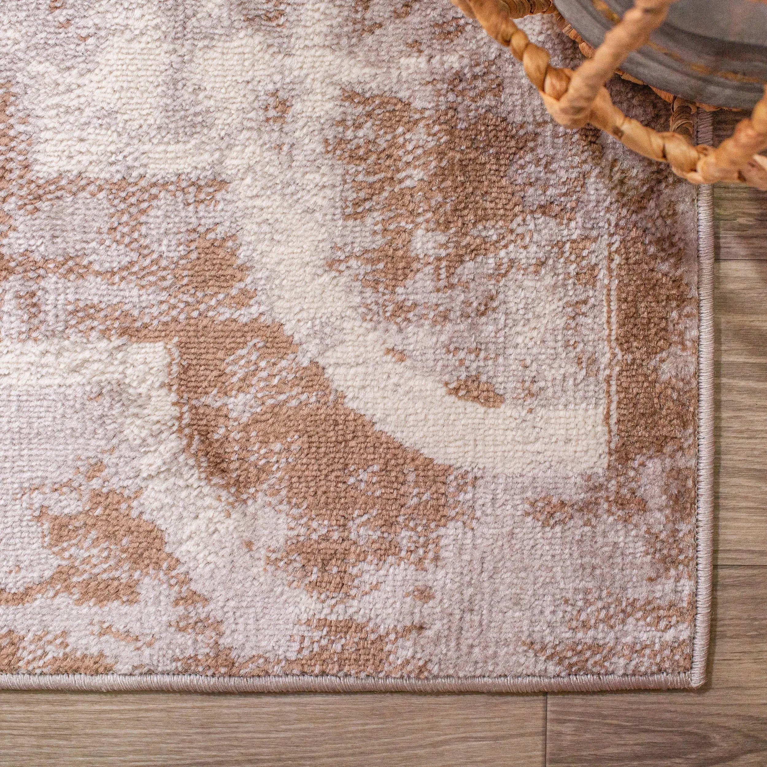 Superior Viking Modern Geometric Indoor Area Rug