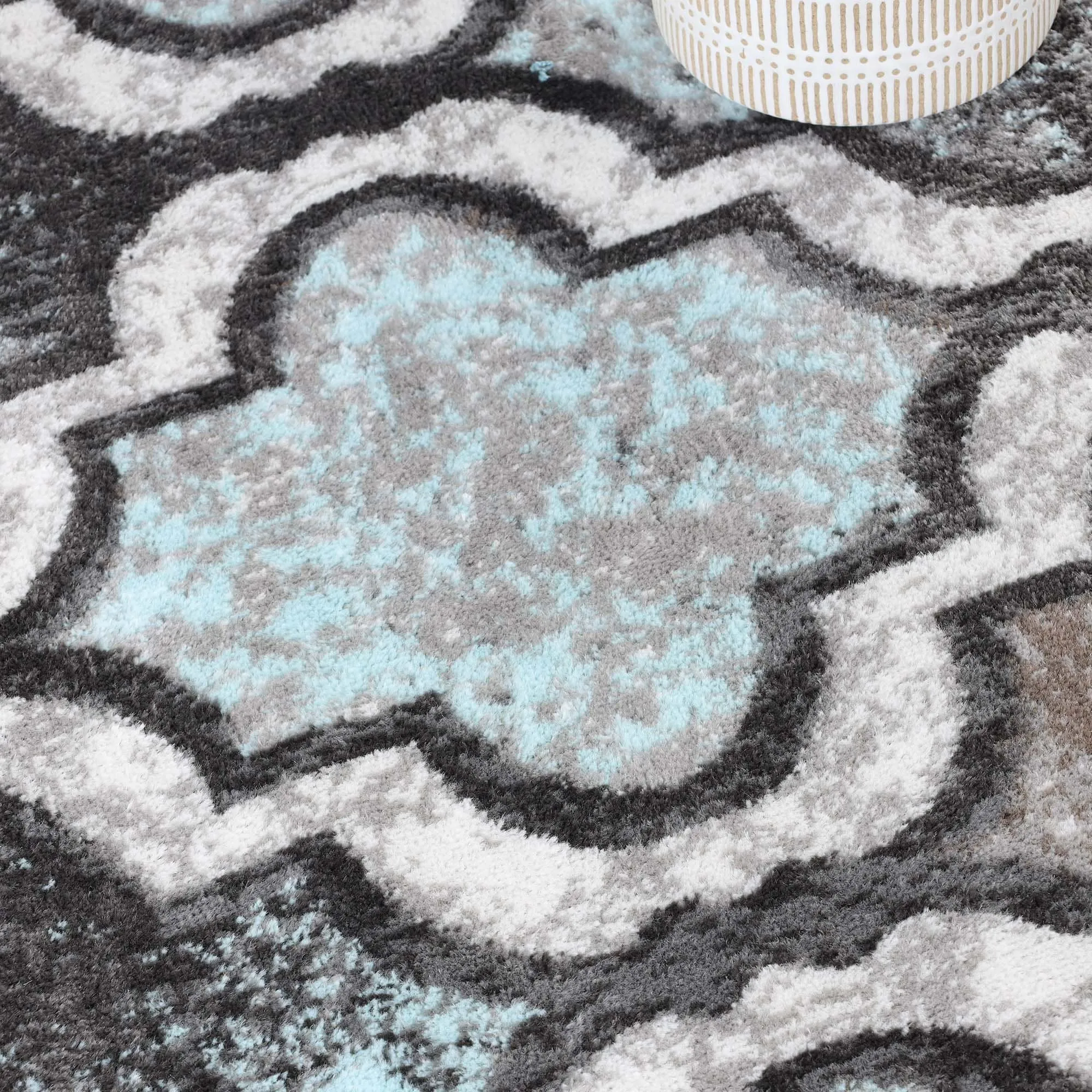 Superior Viking Modern Geometric Indoor Area Rug