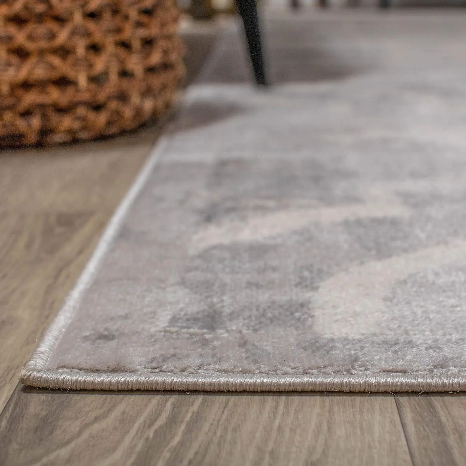 Superior Viking Modern Geometric Indoor Area Rug