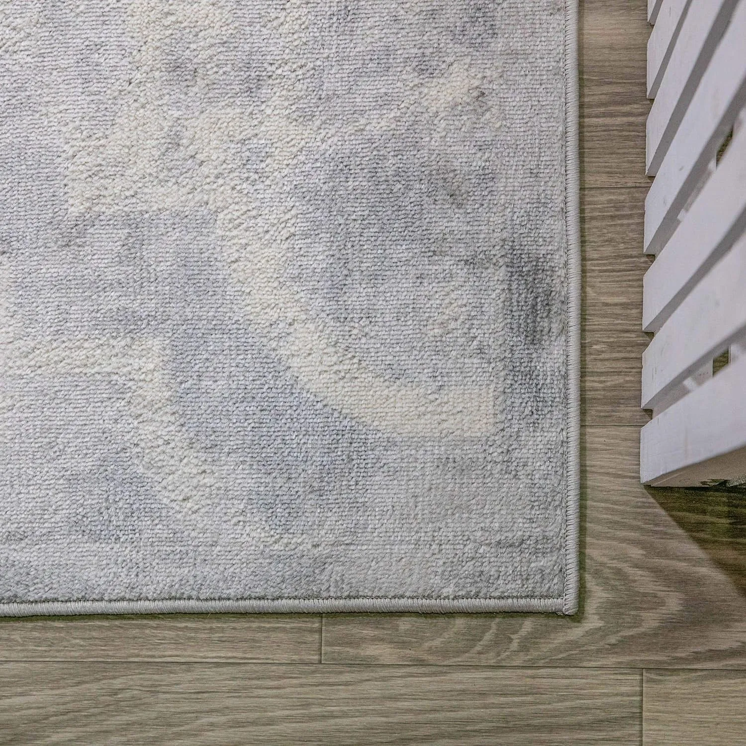 Superior Viking Modern Geometric Indoor Area Rug