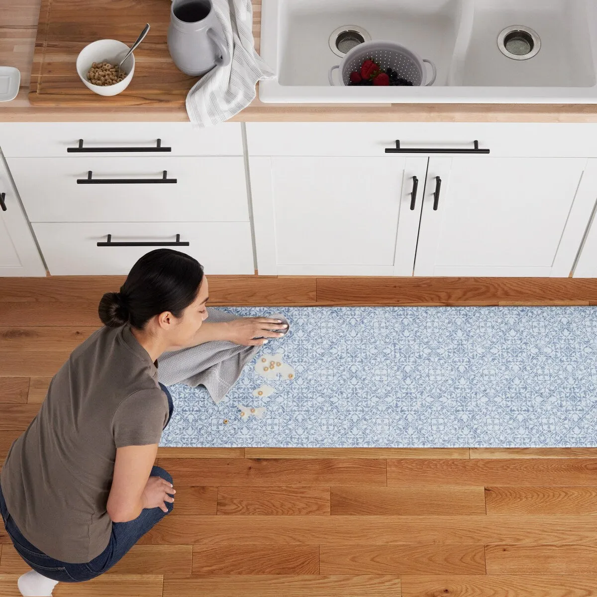 TOWN & COUNTRY BASICS Vintage Medallion Anti Fatigue Kitchen Mat Non-Slip Backing