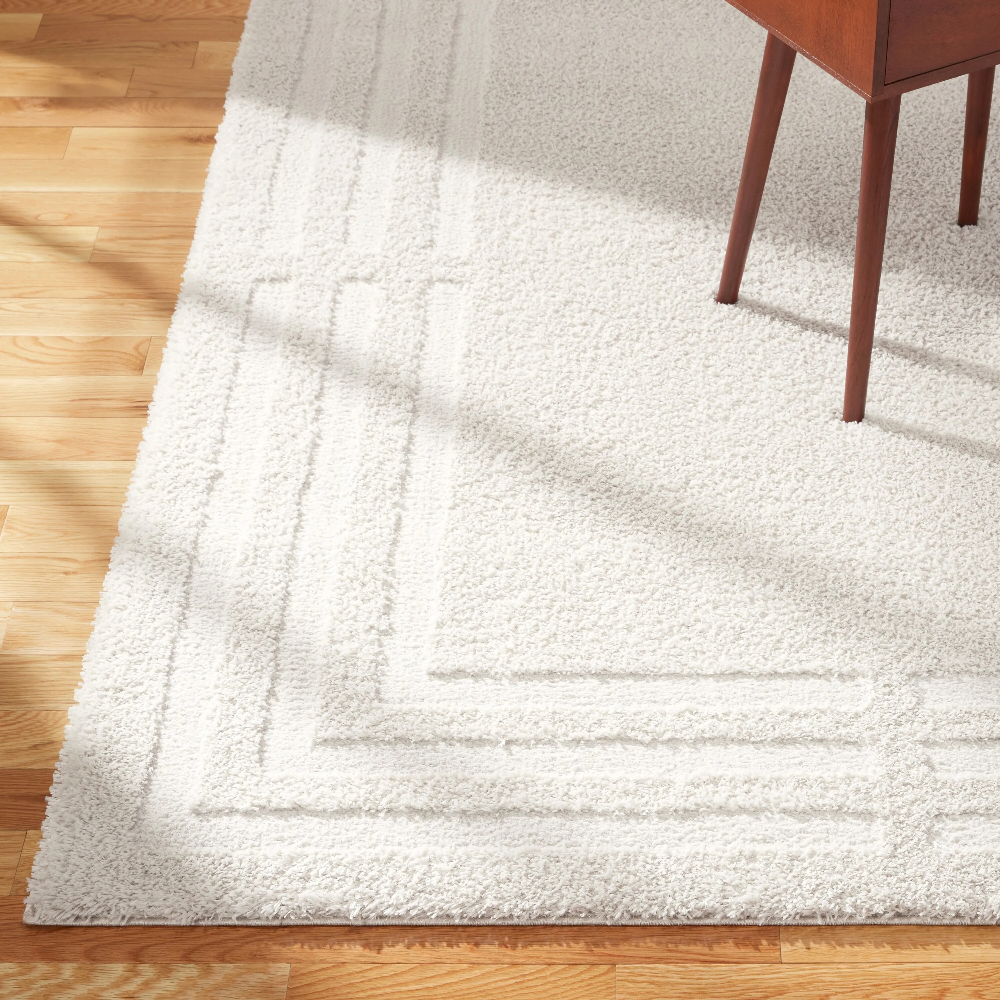 TOWN & COUNTRY EVERYDAY Cloud Shag Plush Border Area Rug