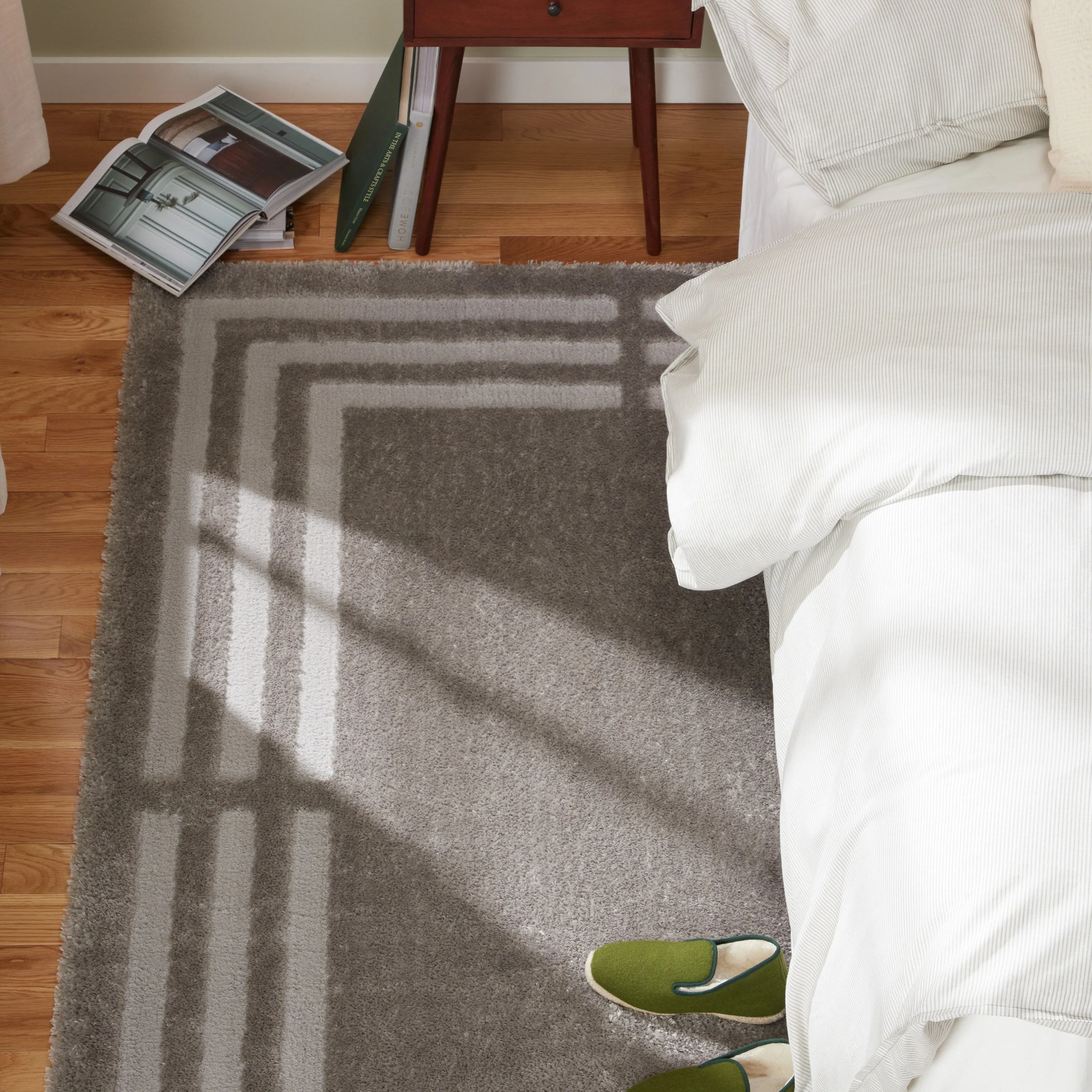 TOWN & COUNTRY EVERYDAY Cloud Shag Plush Border Area Rug