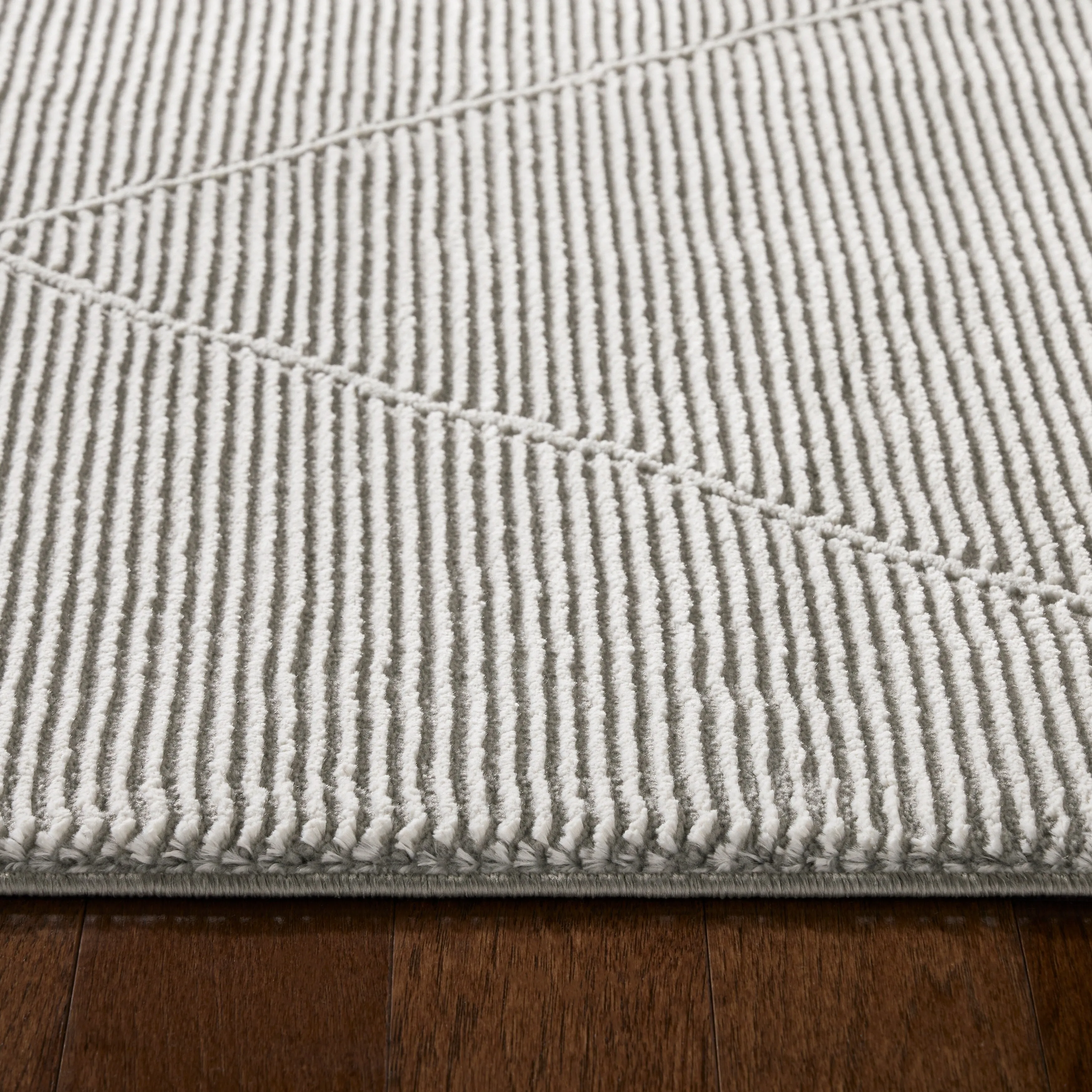 TOWN & COUNTRY LUXE Tretta High-Low Area Rug