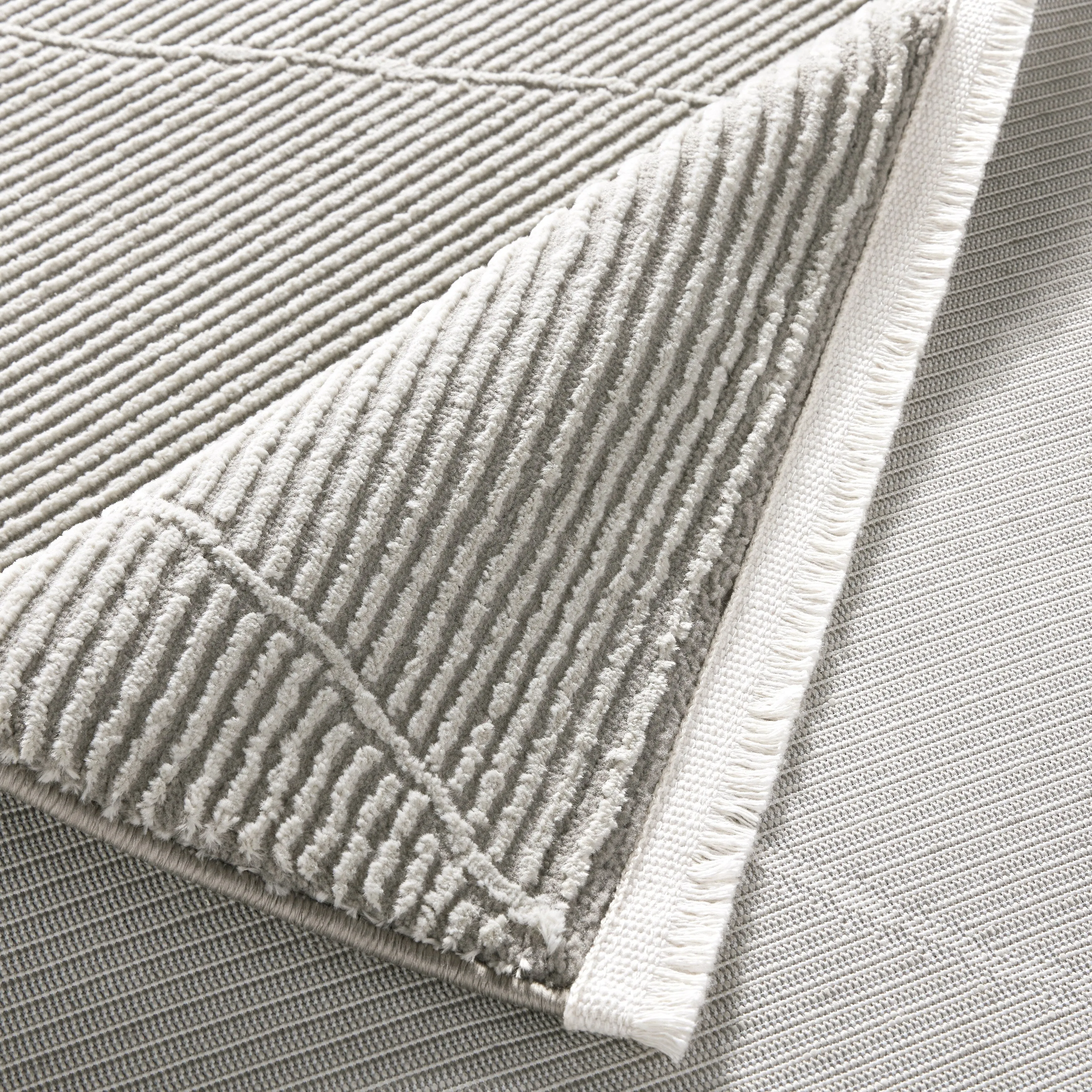 TOWN & COUNTRY LUXE Tretta High-Low Area Rug