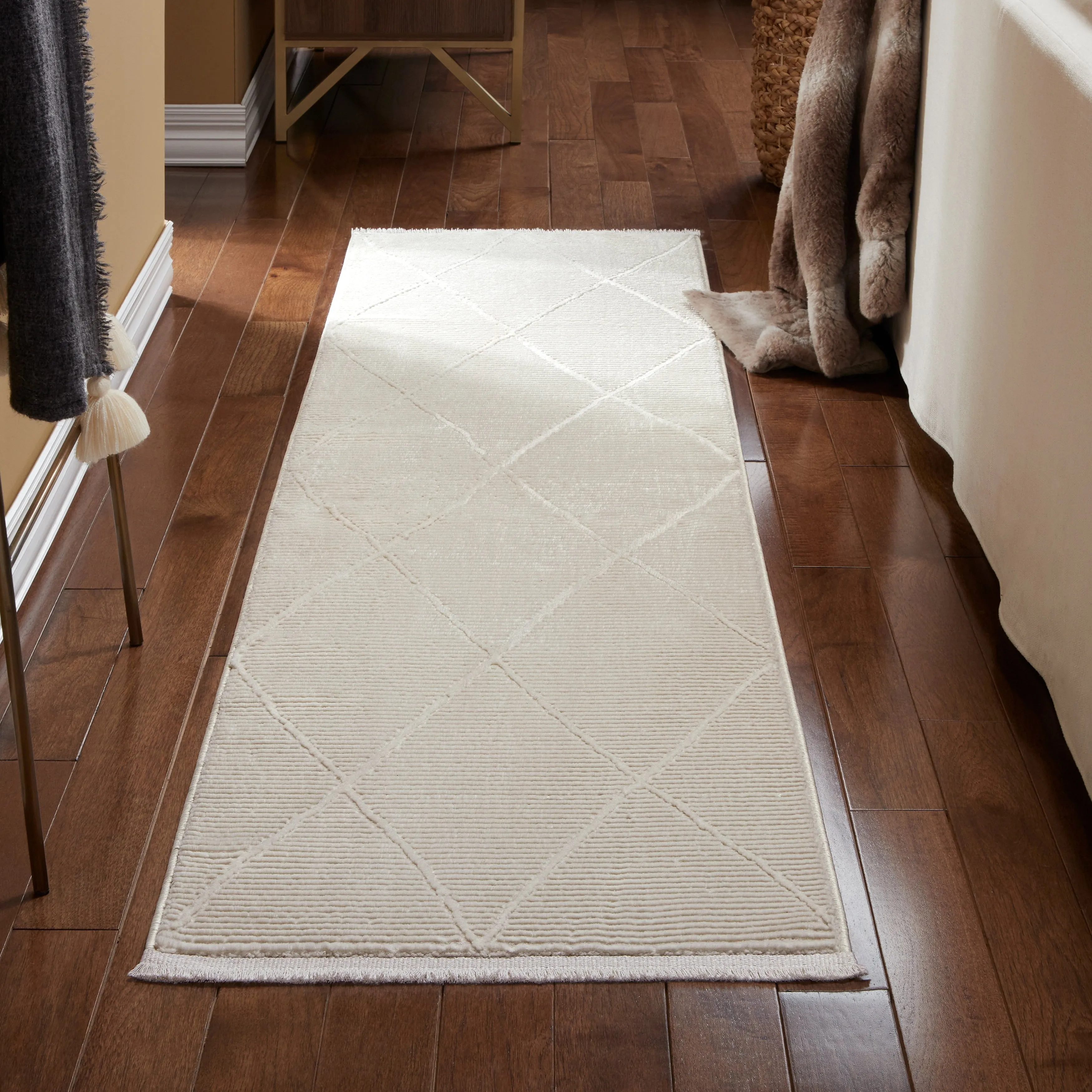 TOWN & COUNTRY LUXE Tretta High-Low Area Rug