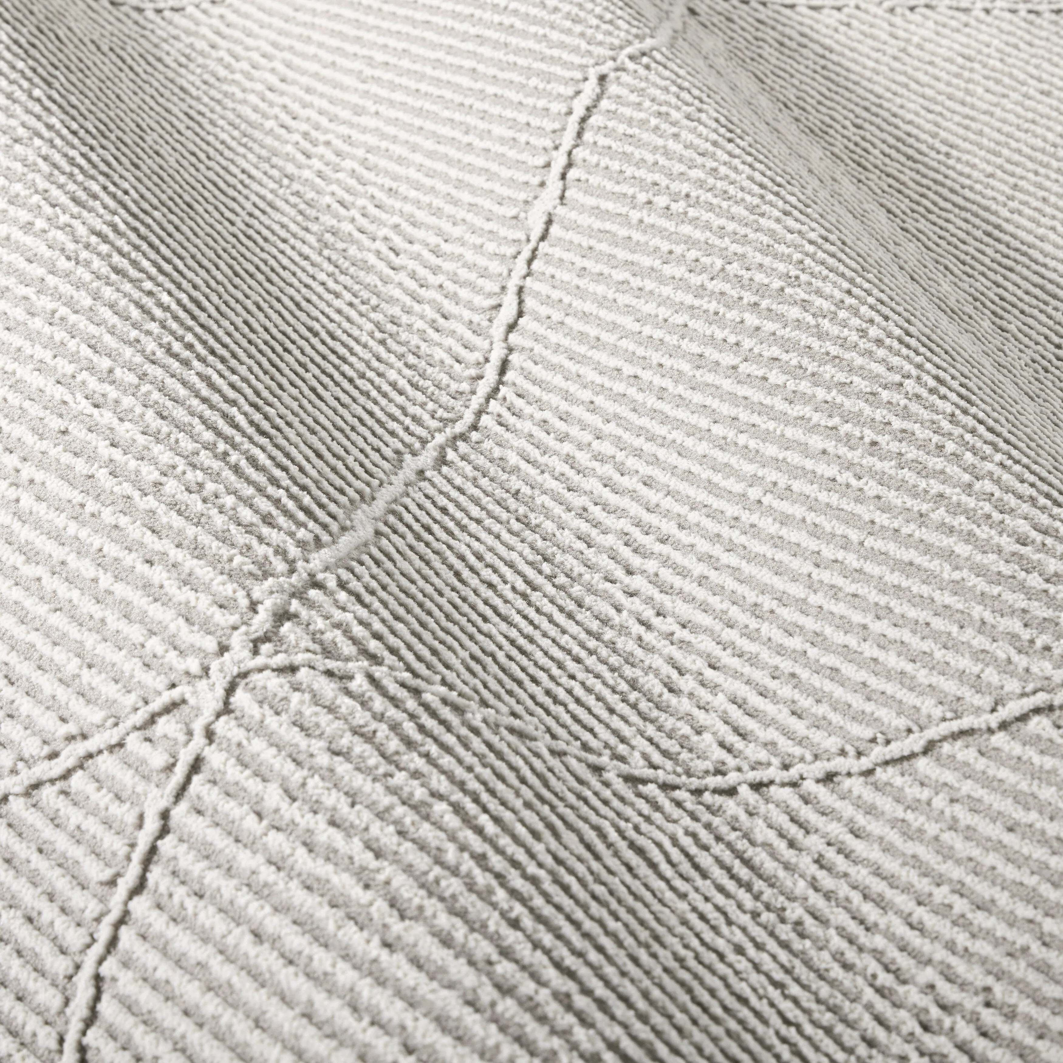 TOWN & COUNTRY LUXE Tretta High-Low Area Rug