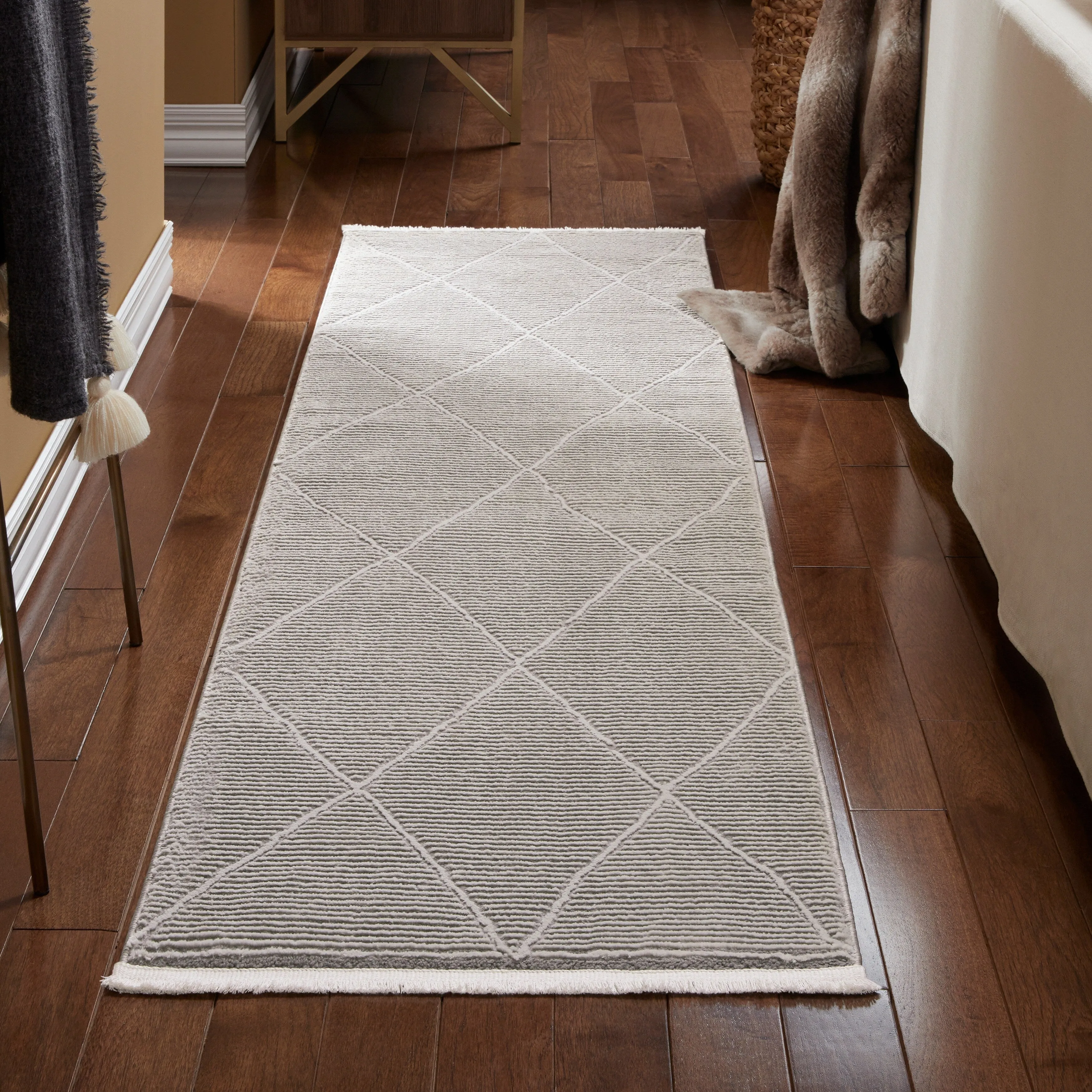 TOWN & COUNTRY LUXE Tretta High-Low Area Rug