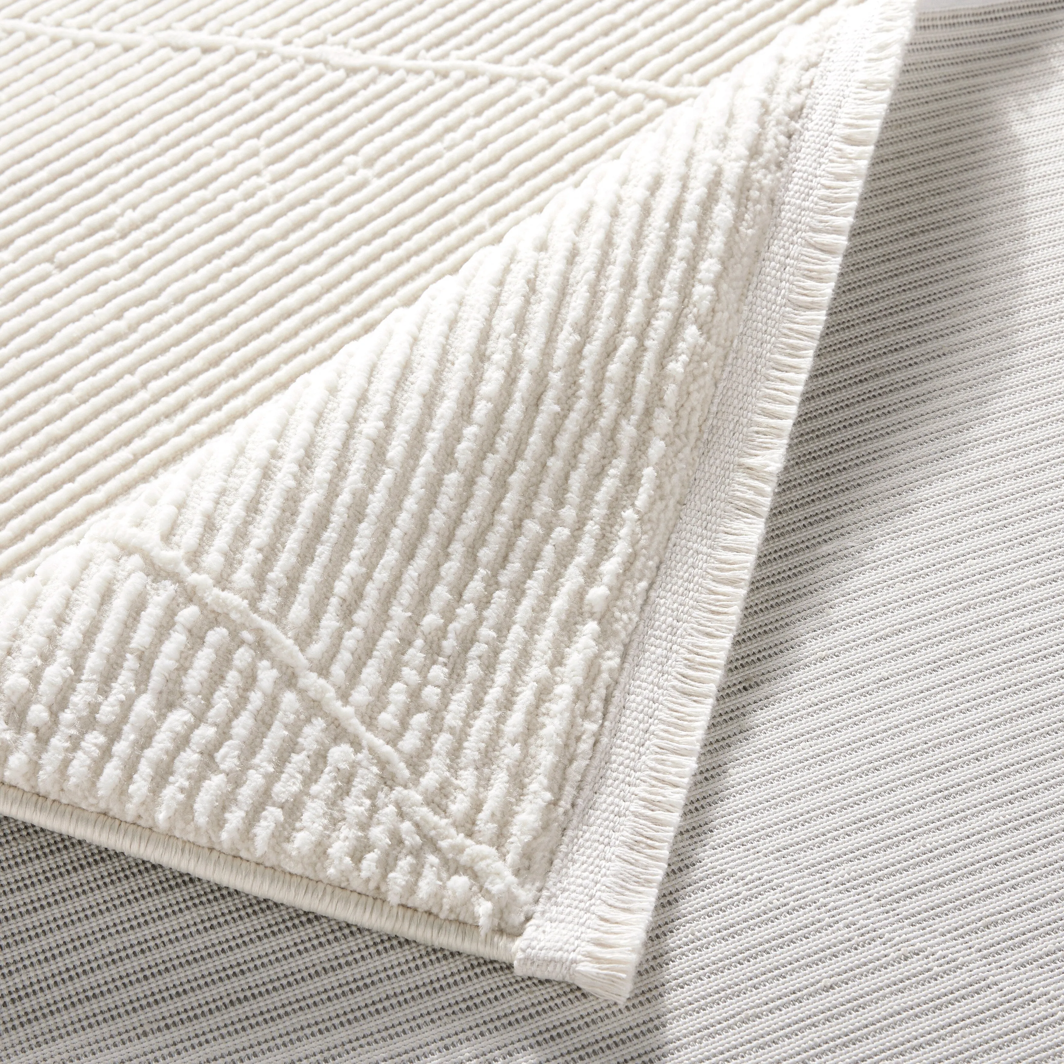 TOWN & COUNTRY LUXE Tretta High-Low Area Rug
