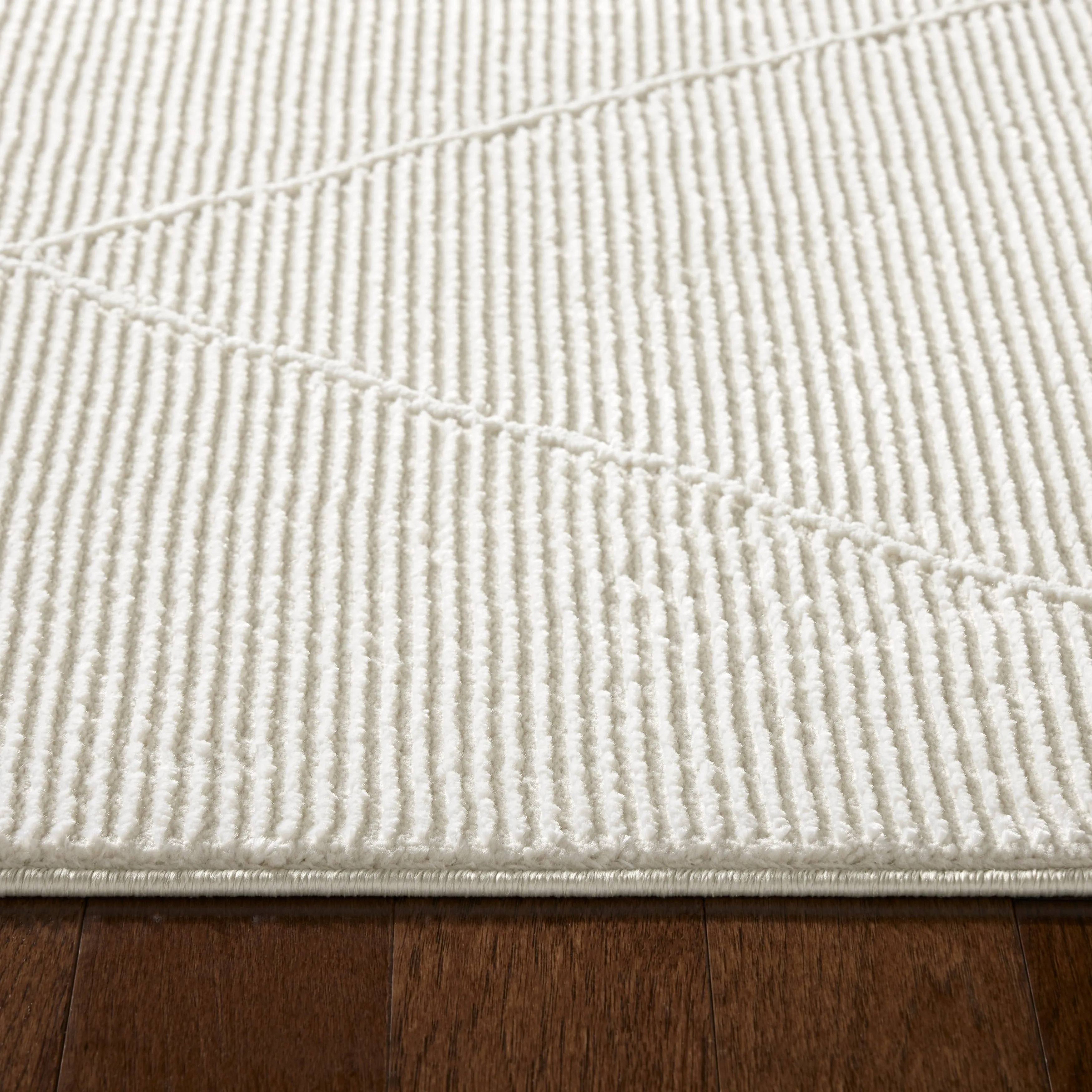 TOWN & COUNTRY LUXE Tretta High-Low Area Rug