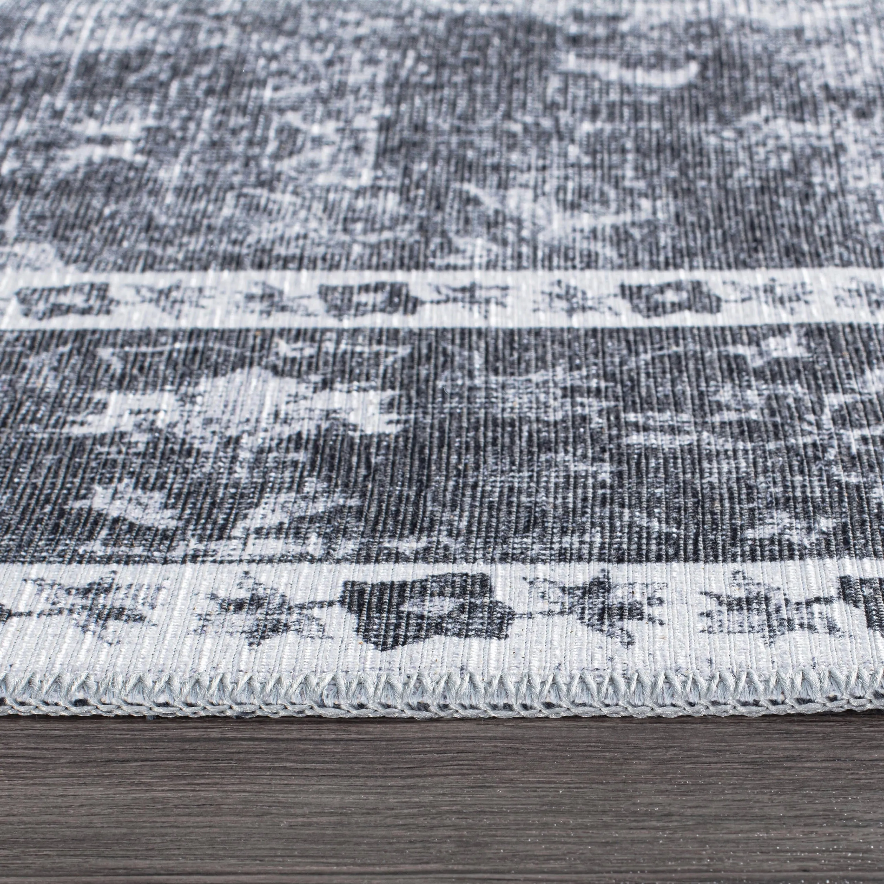 Traditional Distressed Medallion Machine Washable Area Rug