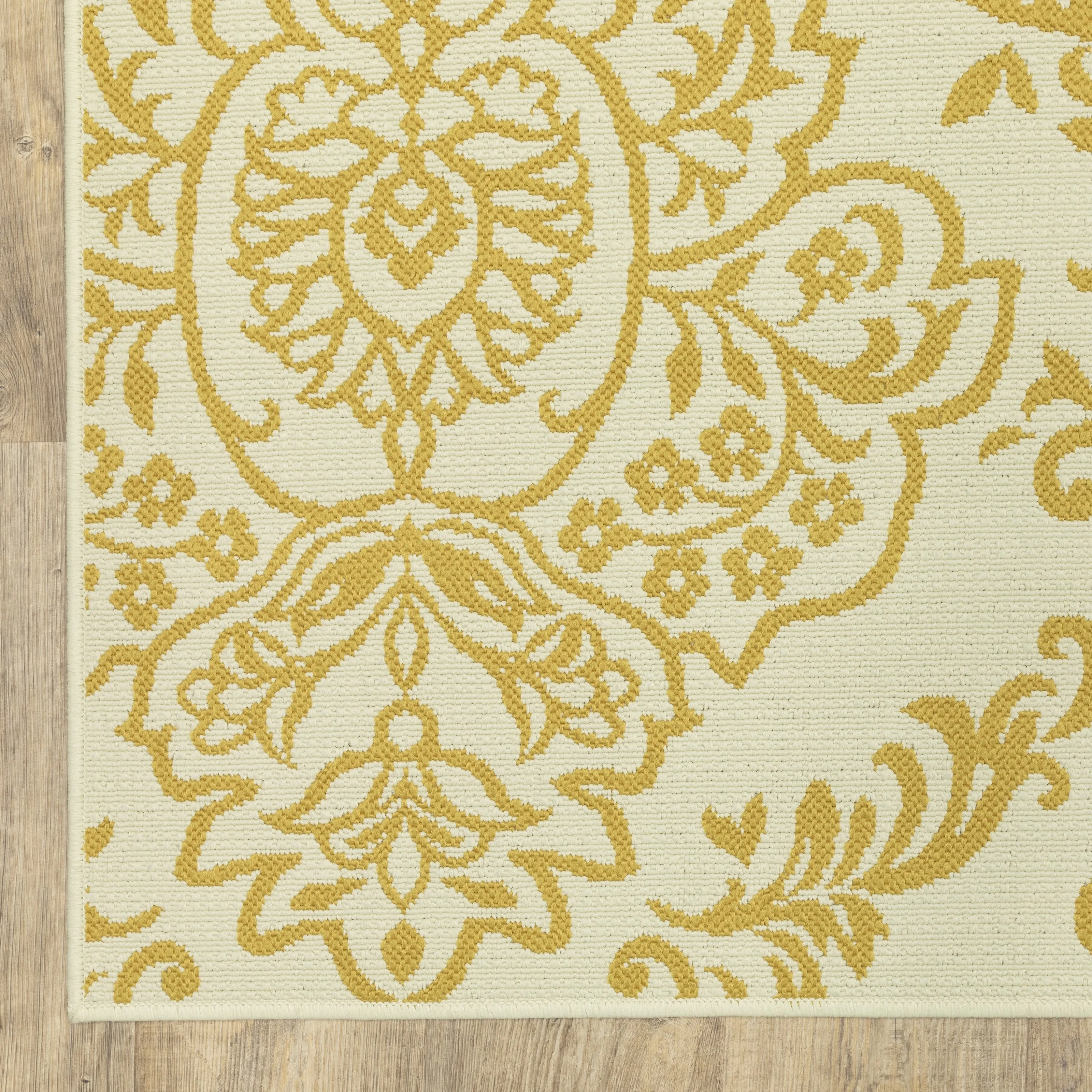 Vista Home Bletcher Floral Damask Indoor/Outdoor Area Rug